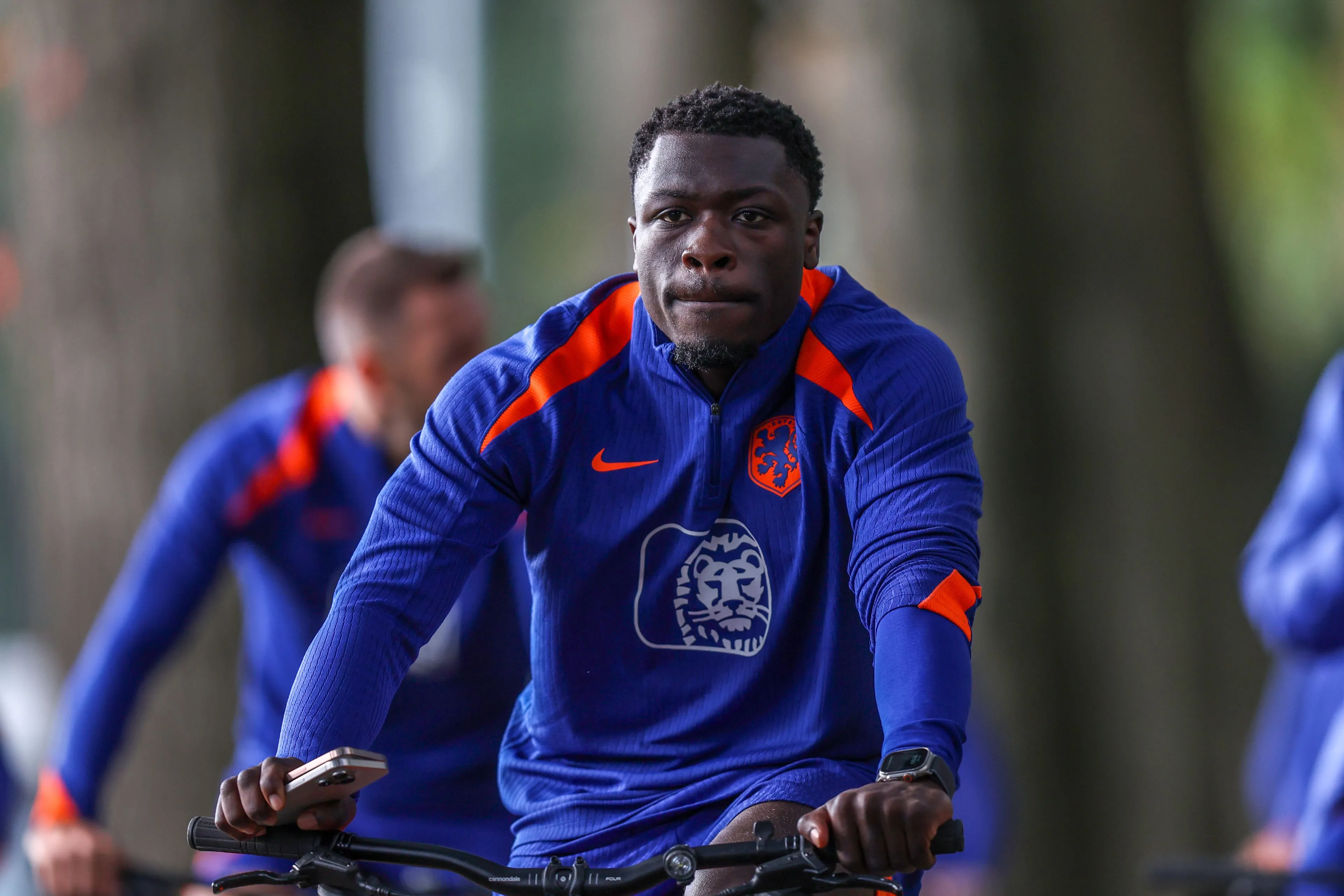 Brobbey schud kritiek van zich af: 'Van Basten blijft maar praten'