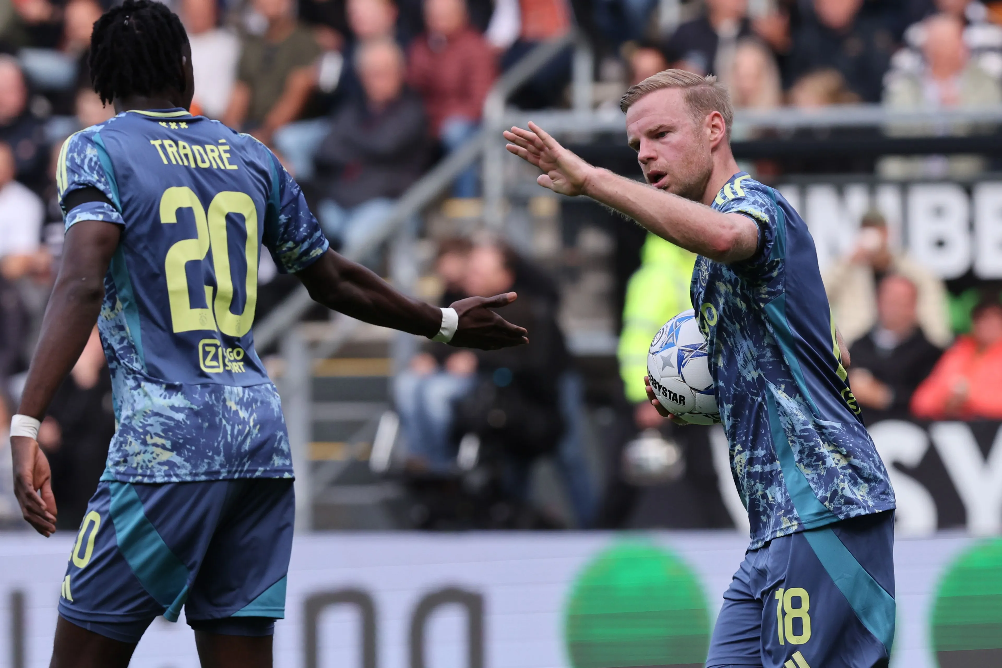 Heracles ondanks wereldgoal onderuit tegen Ajax