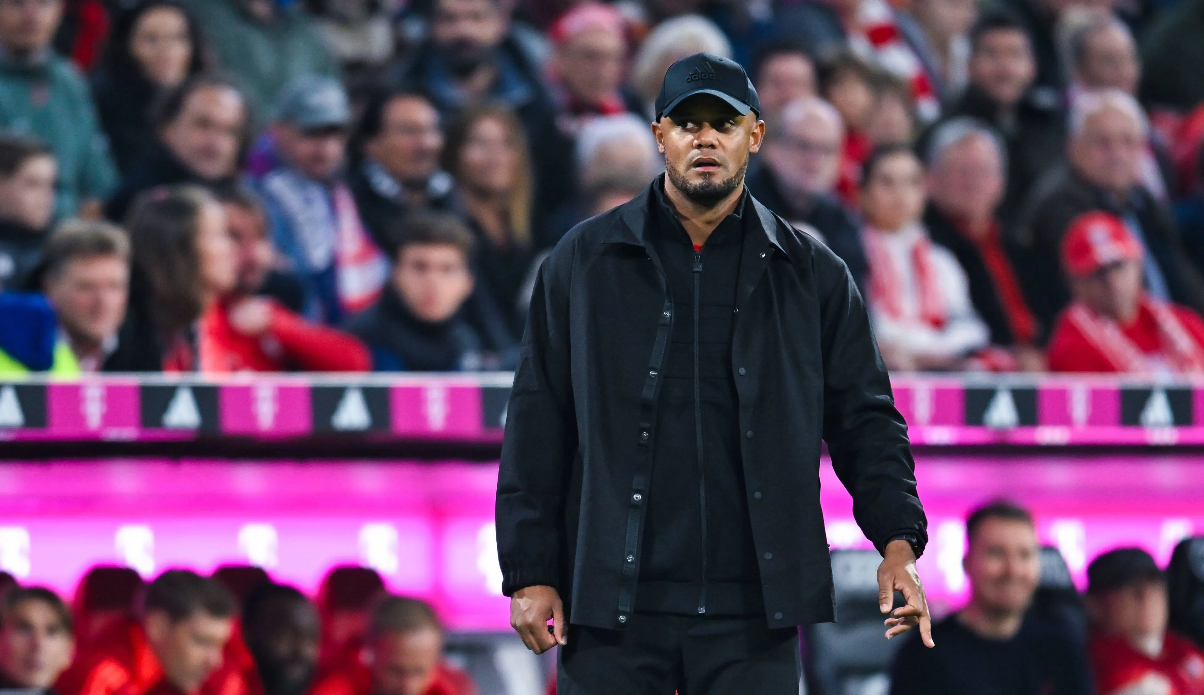 Bayern-trainer Vincent Kompany lyrisch over Barca-ster: 'Om nu al een vervanger voor Messi te hebben is uniek'