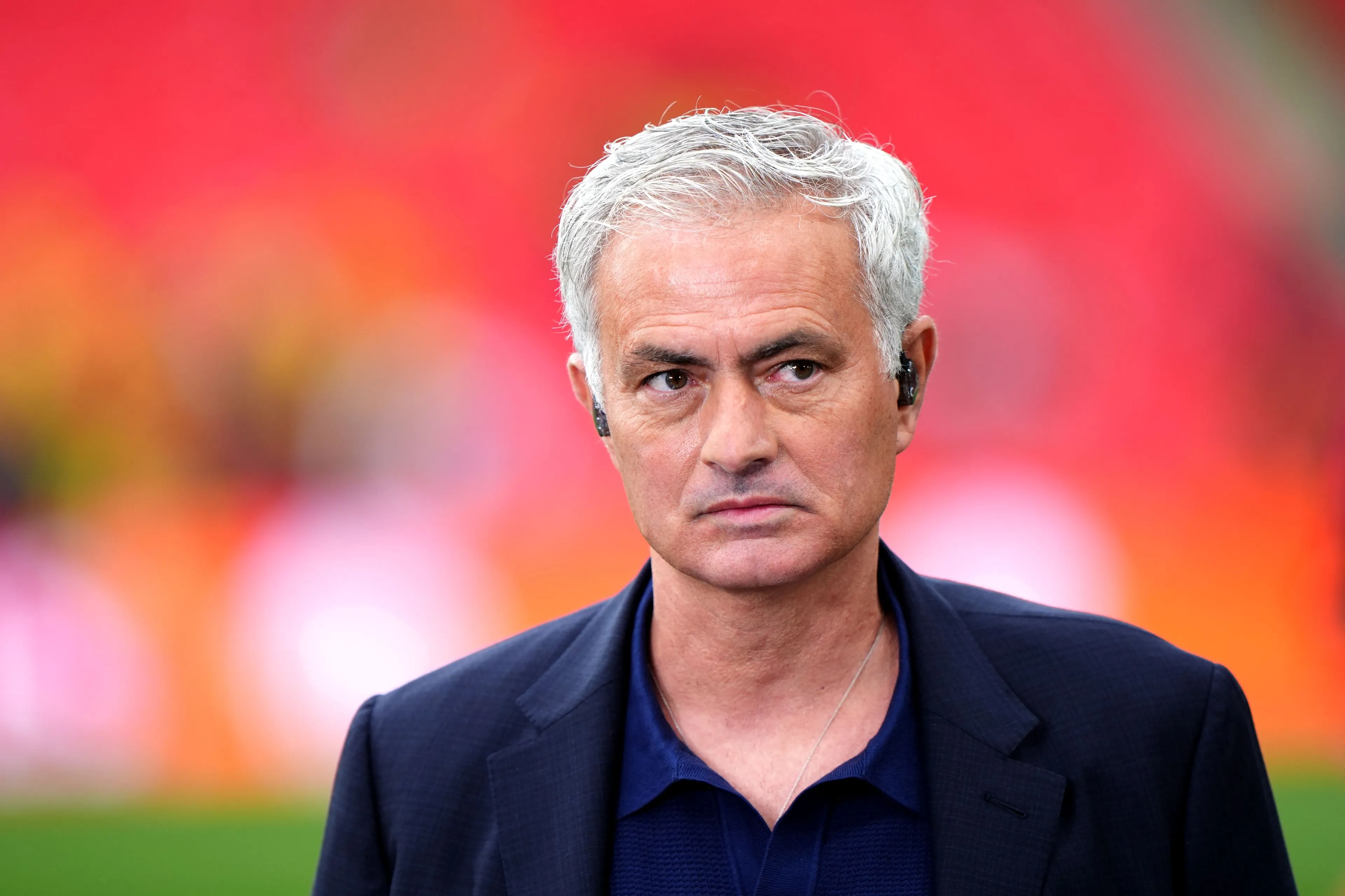 José Mourinho pissig op media na gelijkspel Fenerbahçe en verdedigt oud-Ajacied Tadić