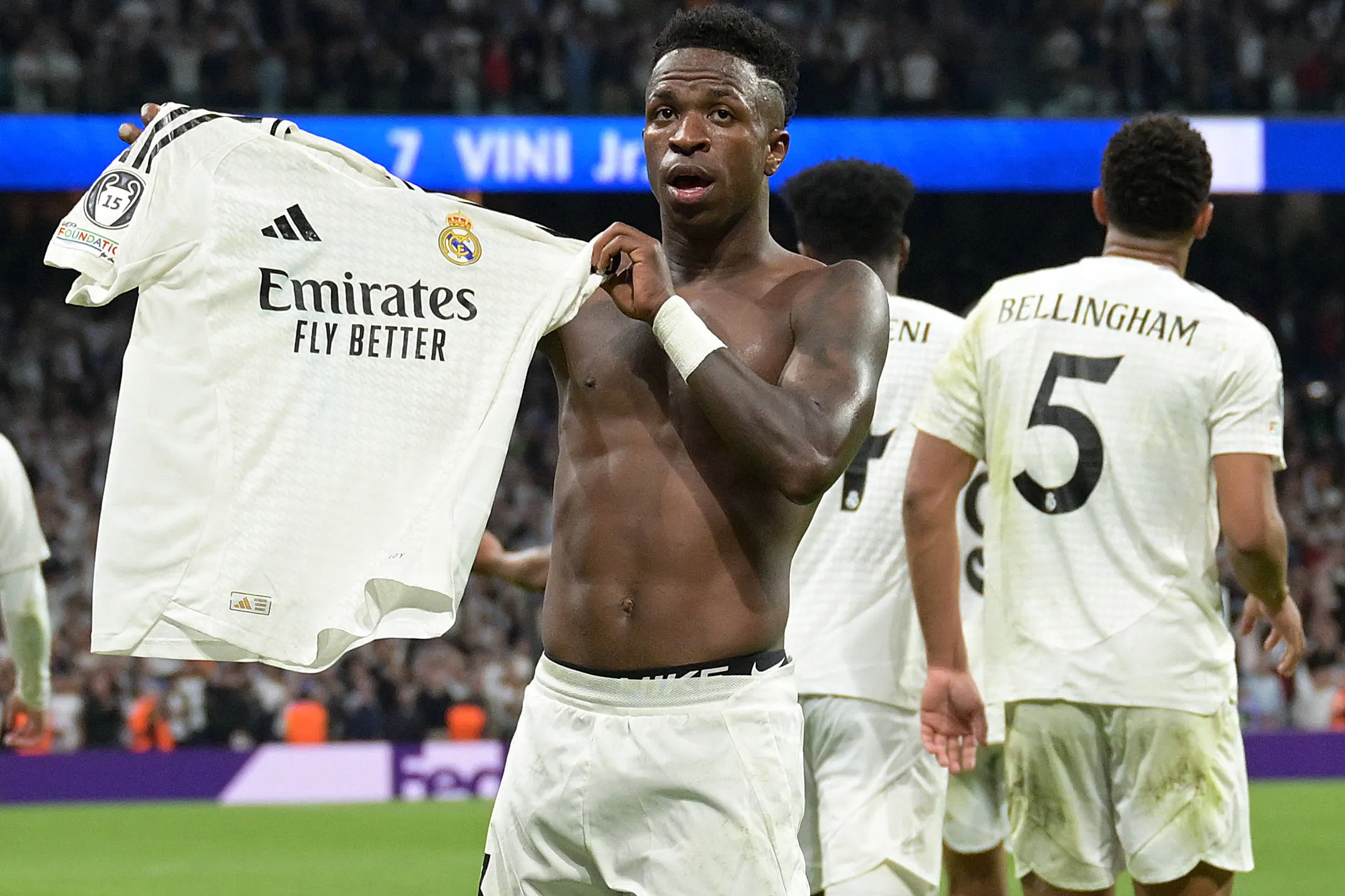 Hattrick-held Vinícius Júnior loodst Real Madrid naar geweldige comeback tegen Borussia Dortmund: 'Buitengewoon karakter'