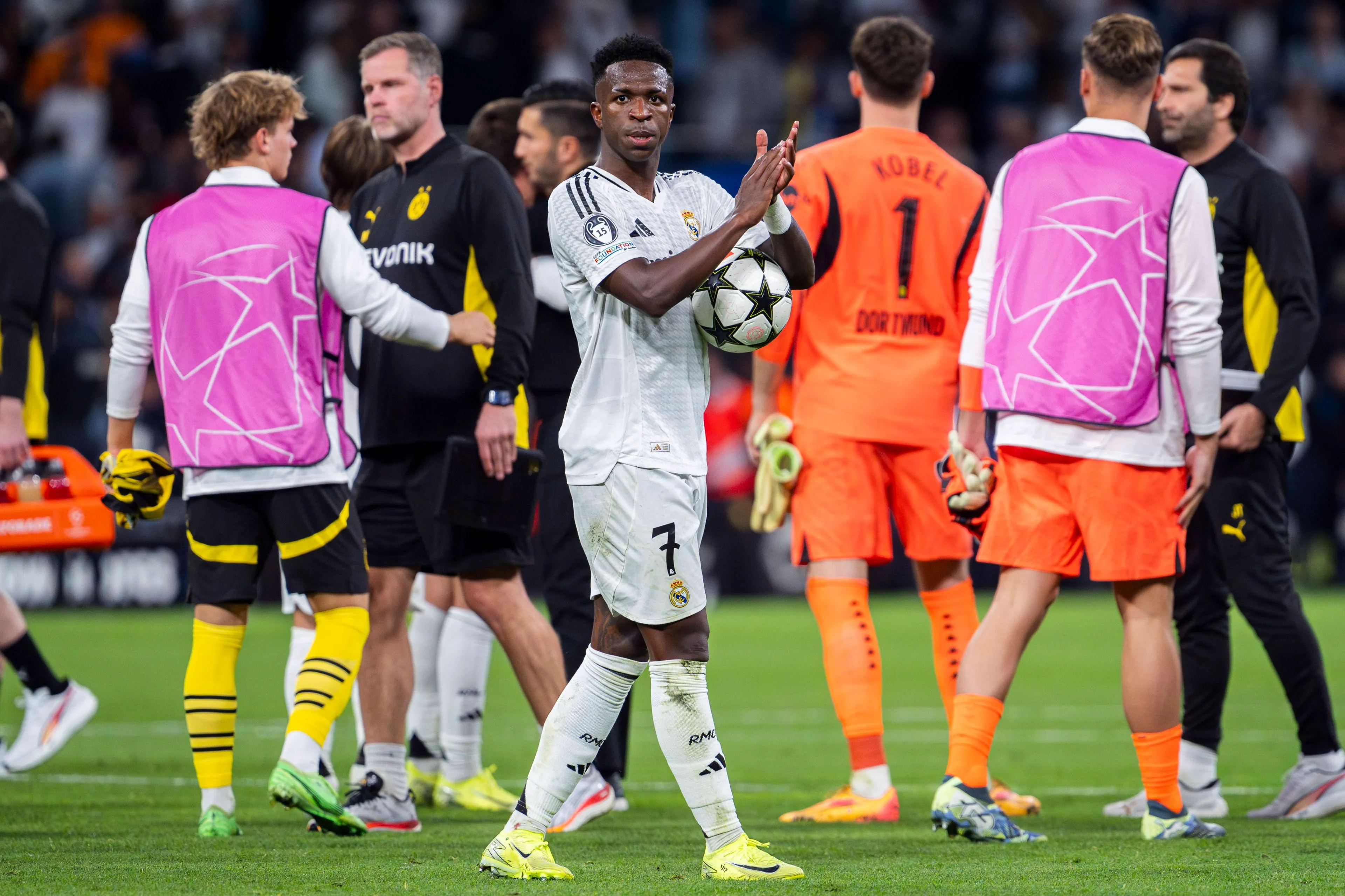 Vinícius Júnior legt geruchtenmolen het zwijgen op na hattrick tegen Dortmund