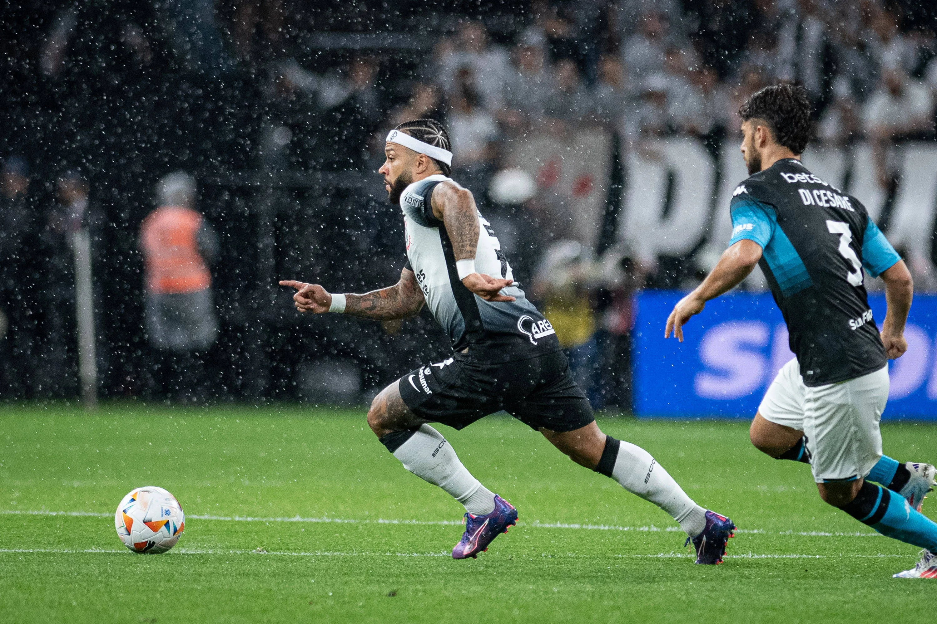 Memphis Depay dankzij assist opnieuw van waarde voor Corinthians in Copa Sudamerica