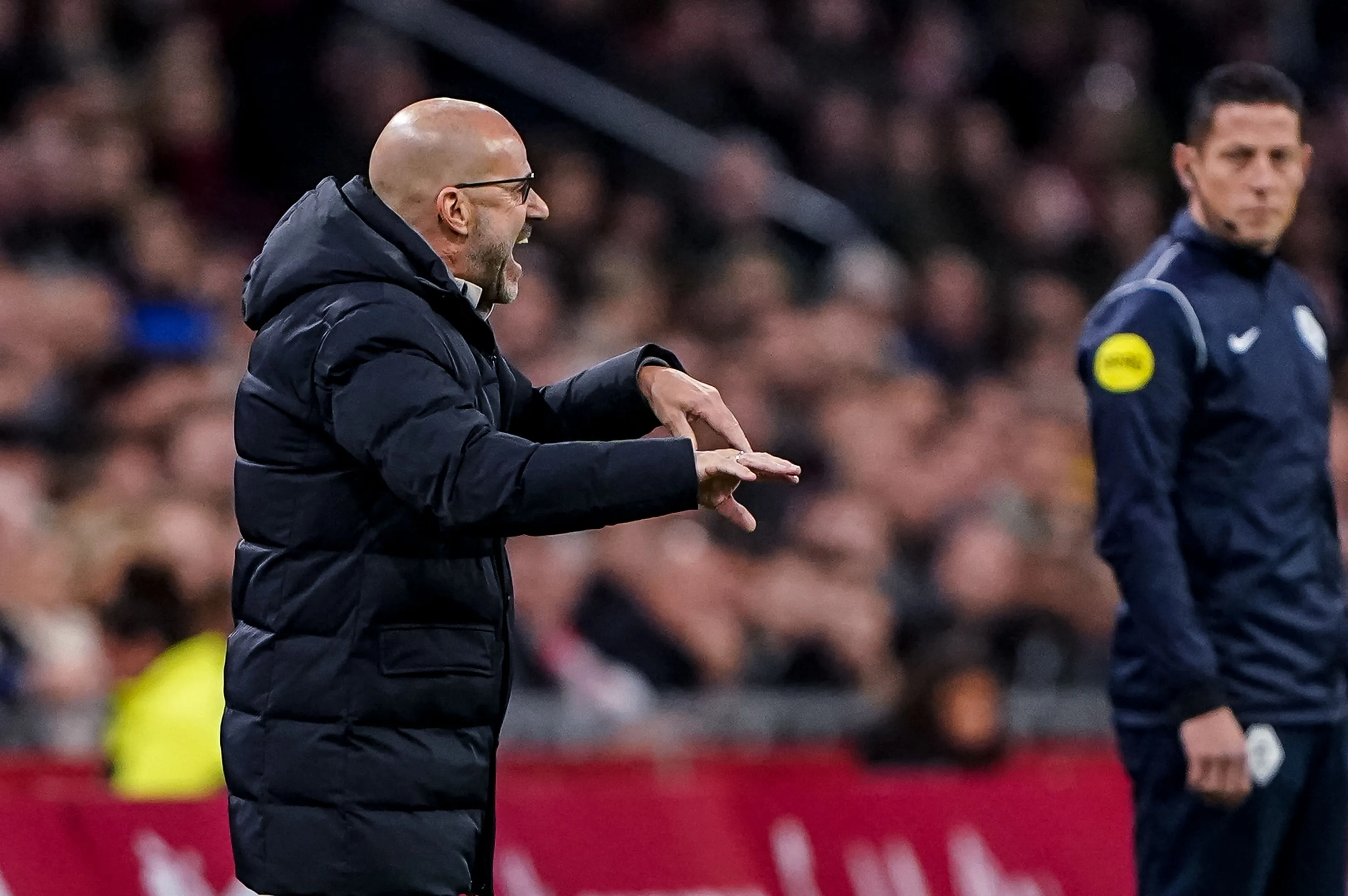 Peter Bosz chagrijnig op interviewer na verlies tegen Ajax: 'Wat een geouwehoer'