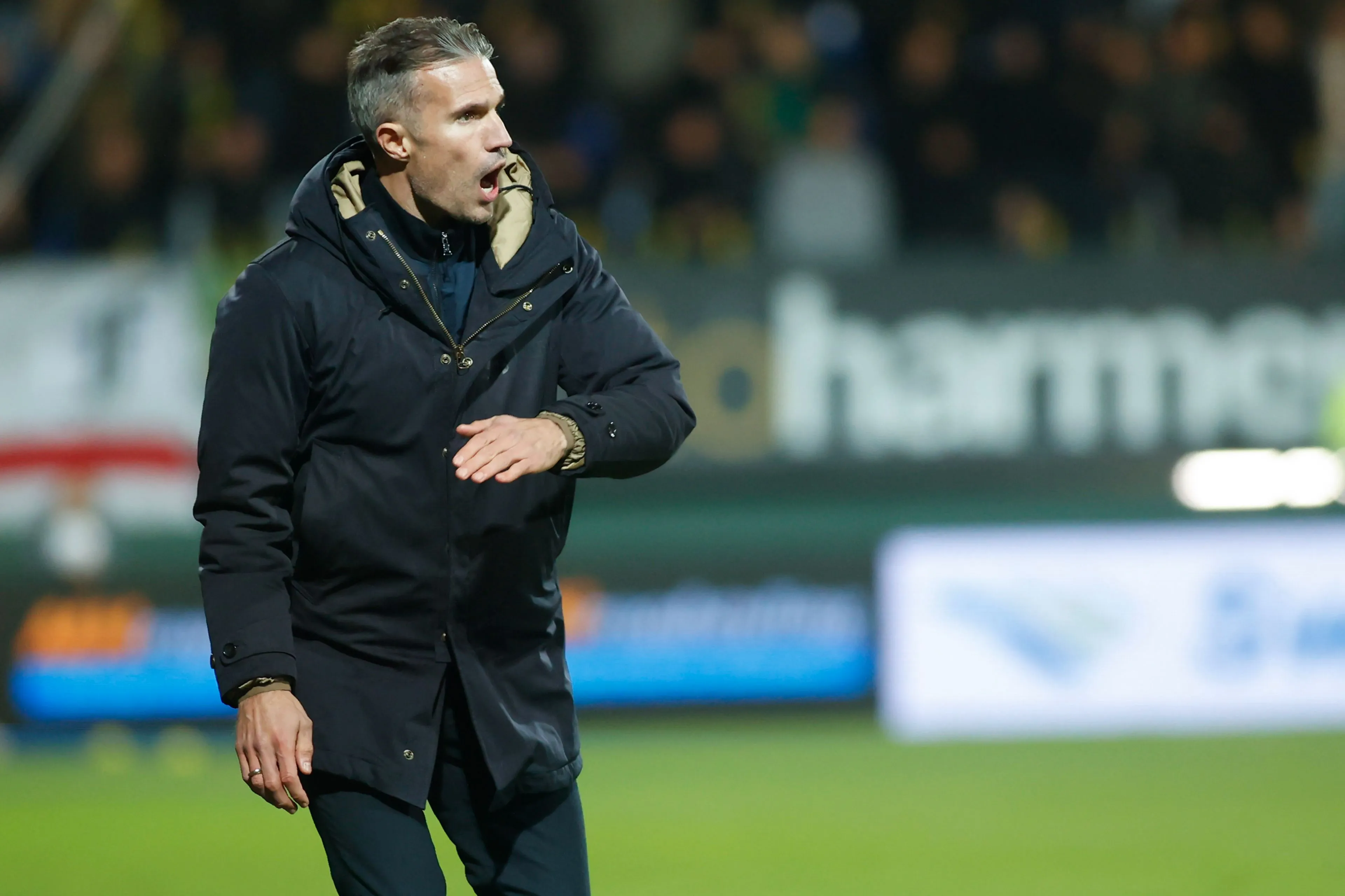 Robin van Persie verbaasd over uitglijdende spelers: 'Dat vind ik bijzonder'