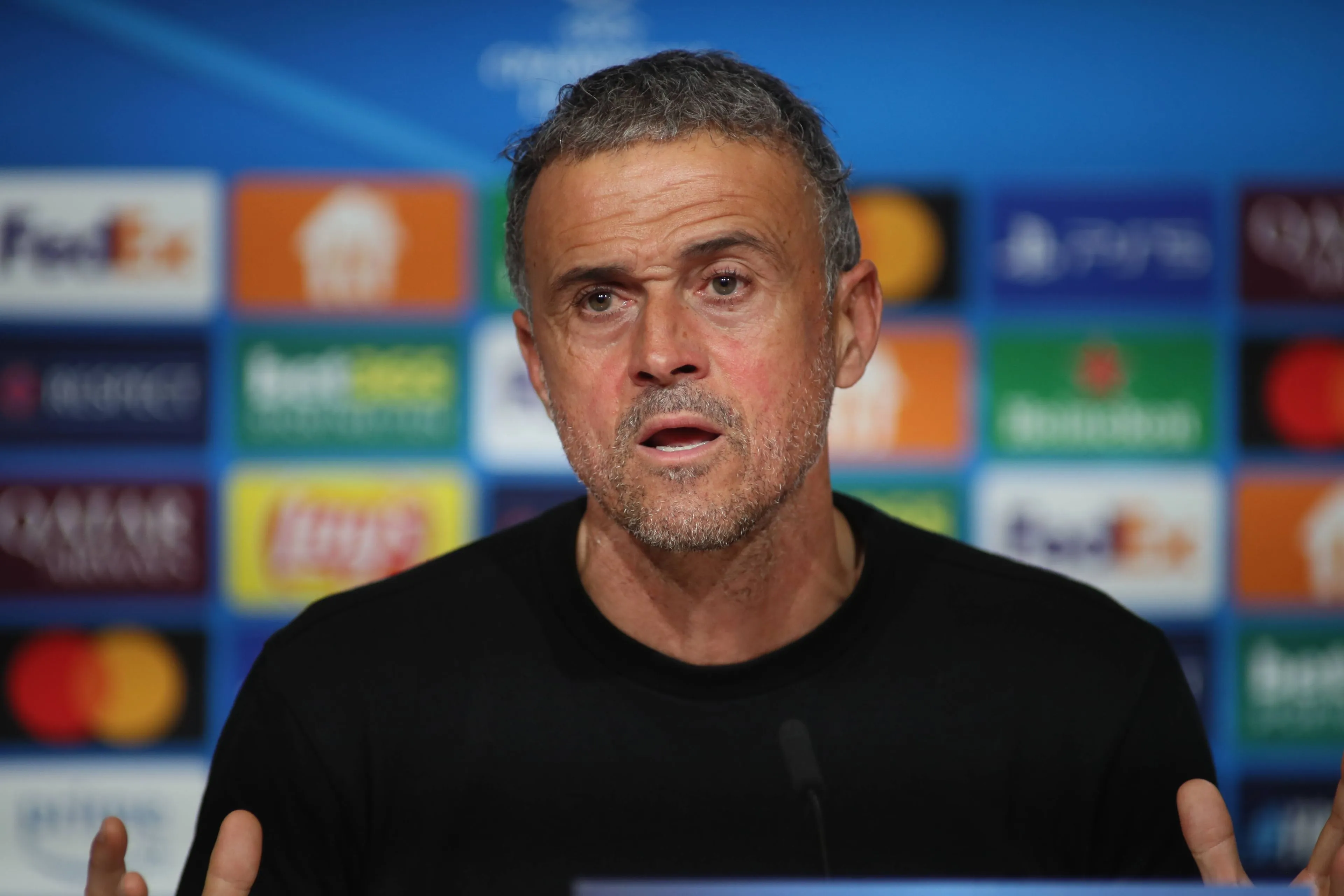Luis Enrique geeft zichzelf de schuld na uitzichtloze situatie PSG: 'Je hebt hem gevonden! Relax!'