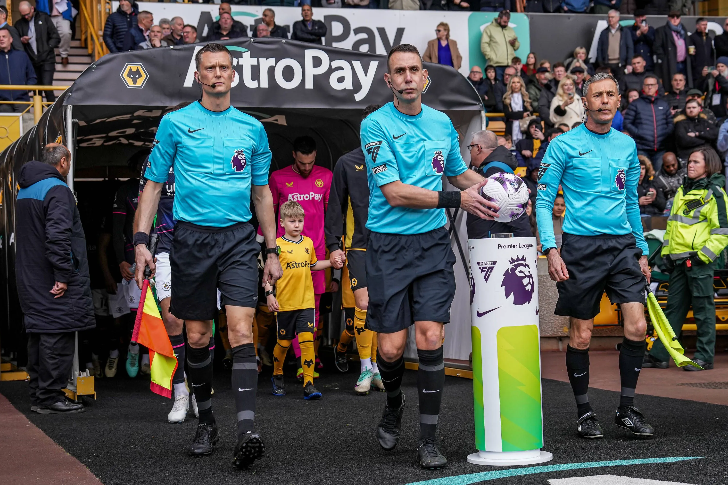 Premier League ontslaat scheidsrechter na controversiële video