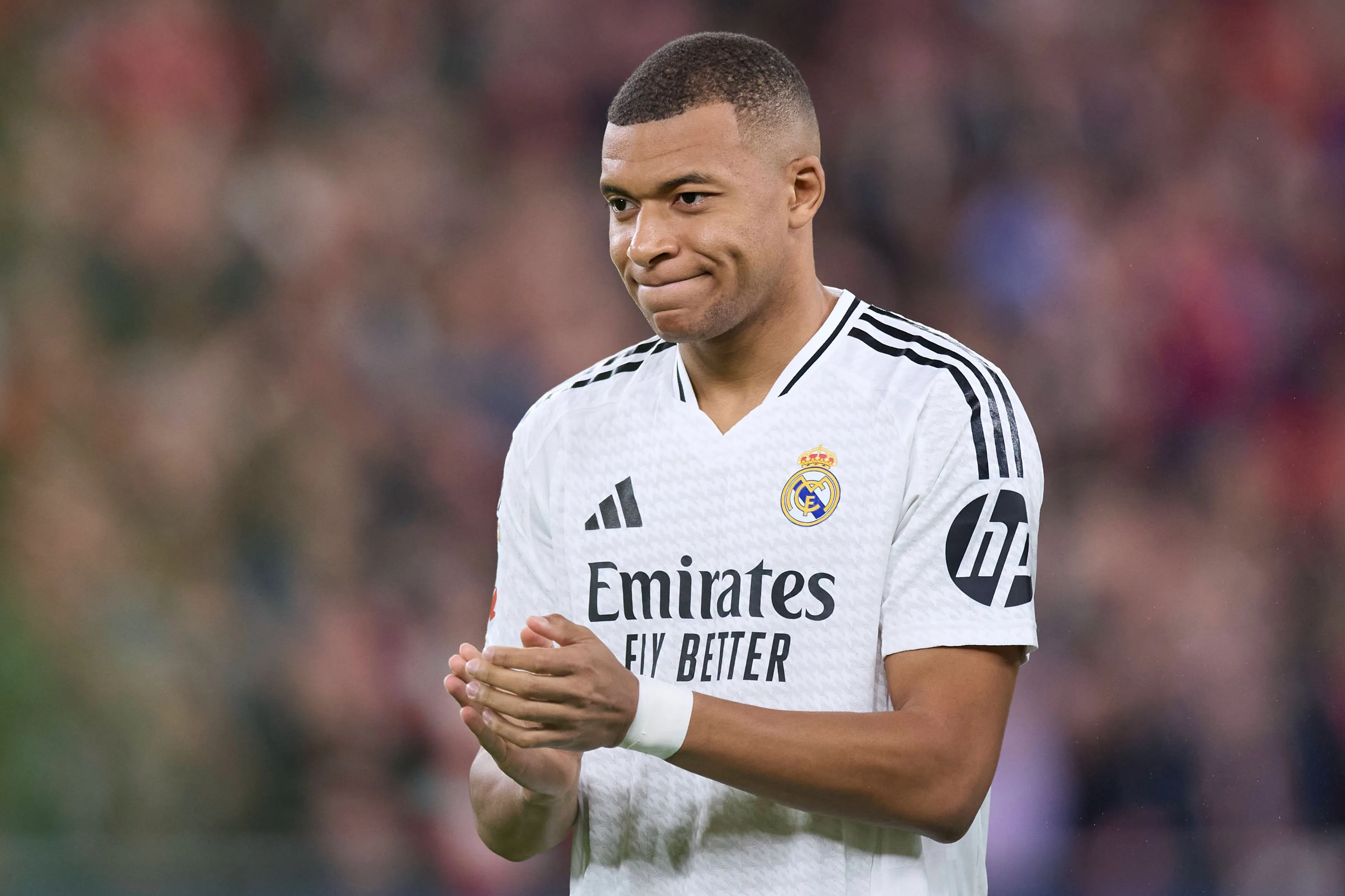 Schlemiel Kylian Mbappé krijgt steun van coach: 'Hij kan beter'