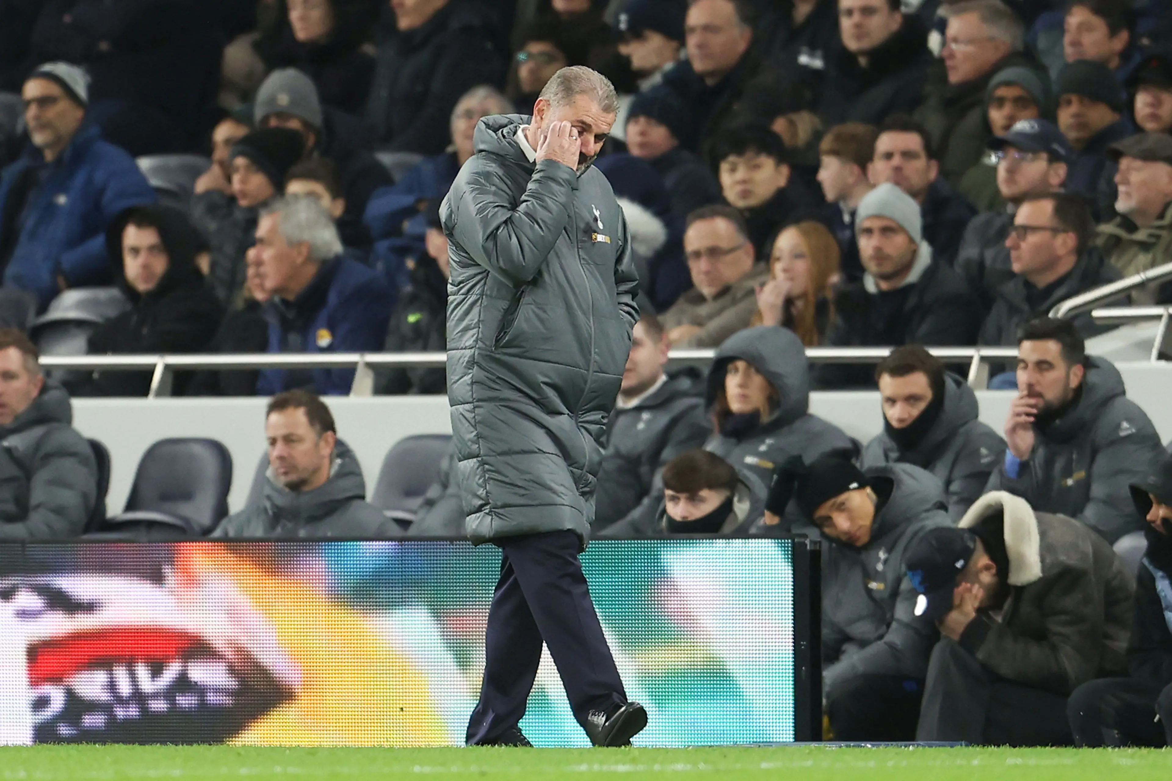 Trainer Tottenham heeft hoop ondanks zware druk: 'Ze geven alles wat ze kunnen'