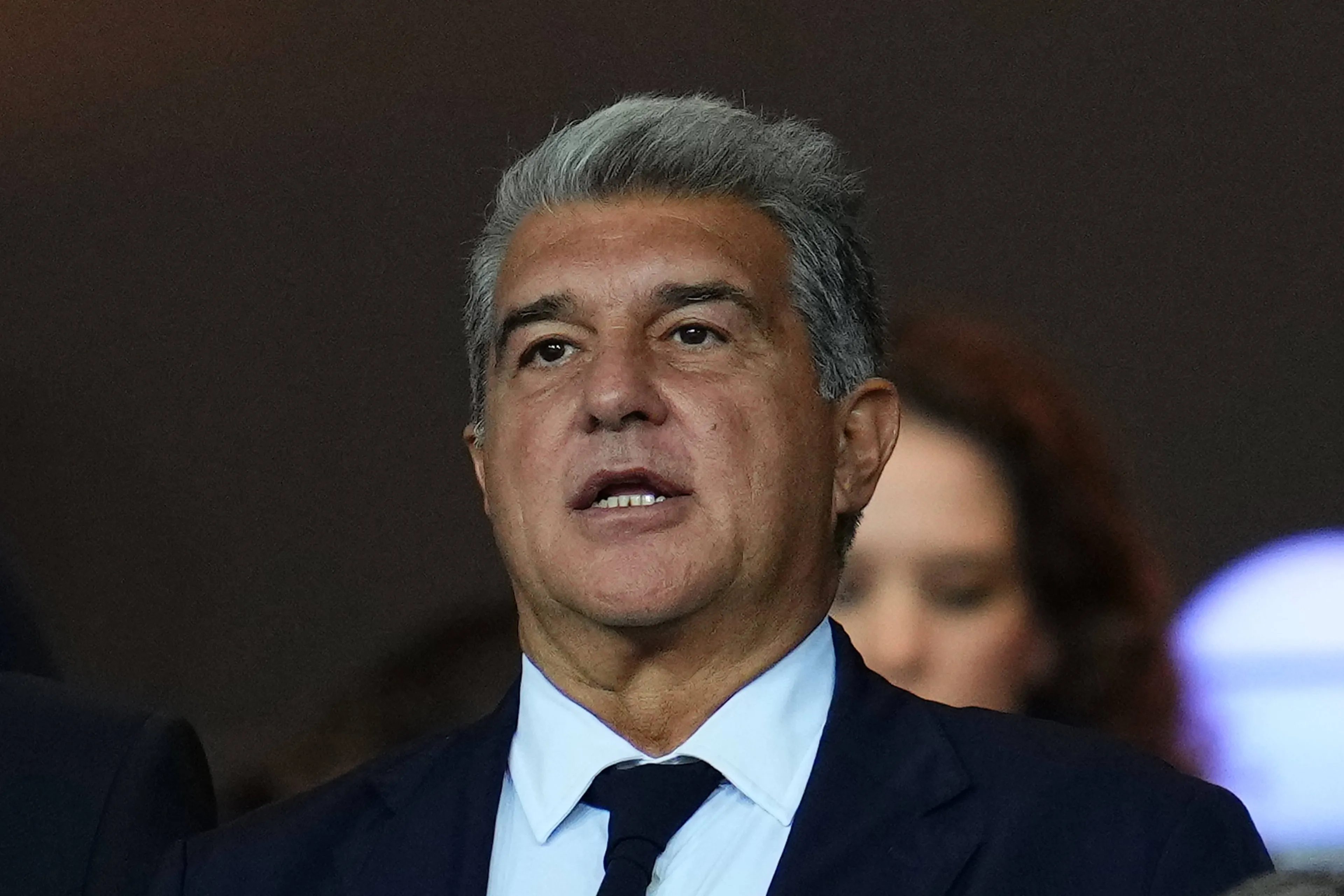 Fans FC Barcelona schreeuwen om ontslag Joan Laporta na fiasco om inschrijving