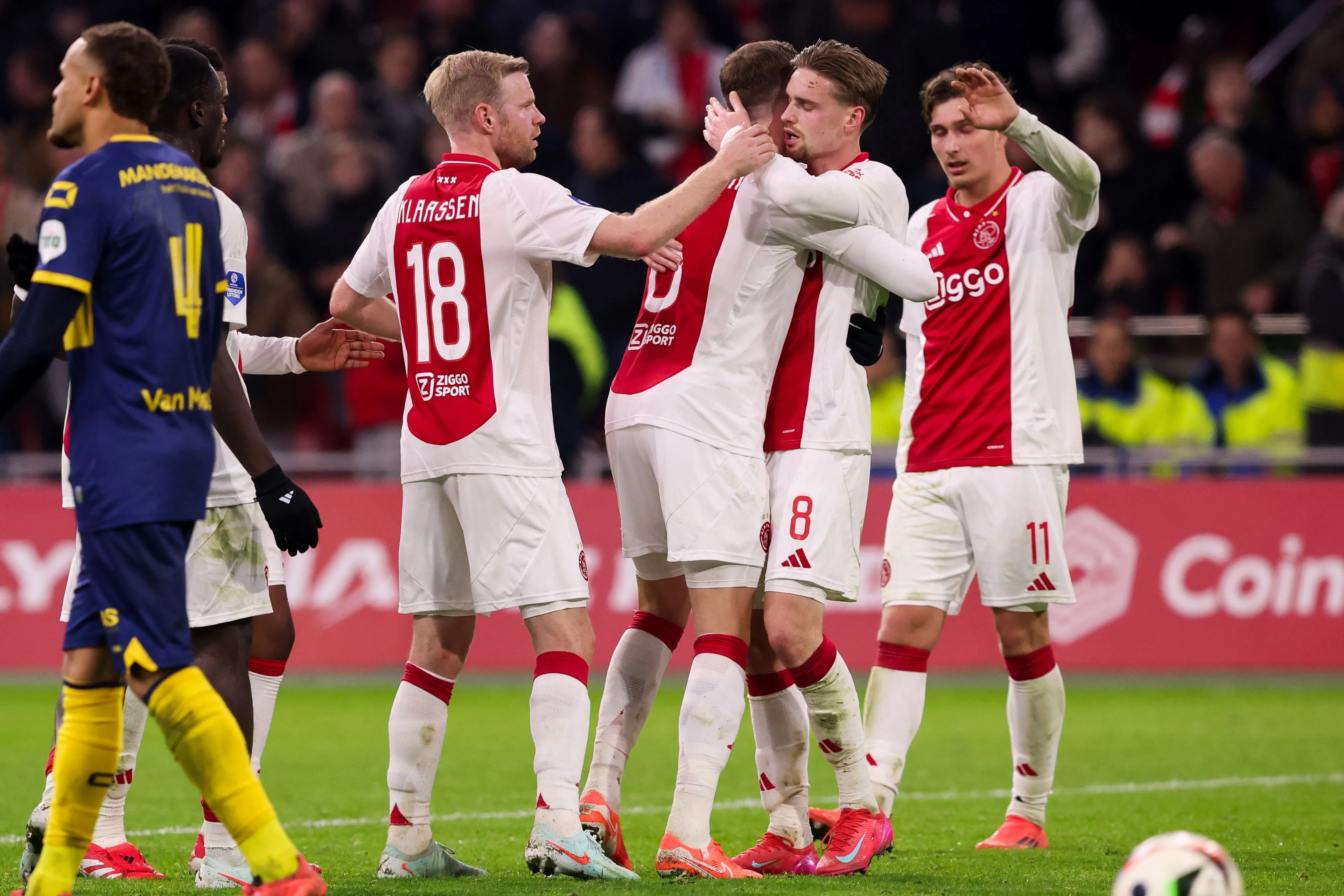 Ajax eenvoudig langs tam RKC ondanks tegentreffer van oude bekende