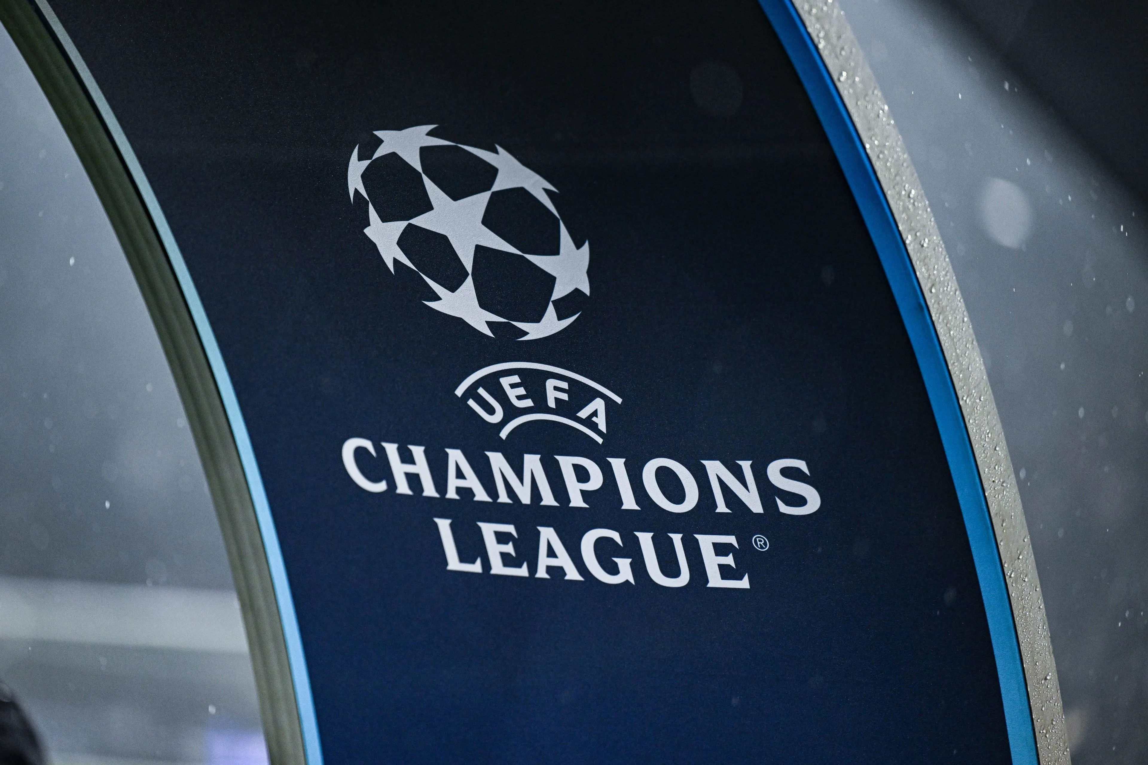 Feyenoord en PSV ontlopen elkaar in de Champions League en loten Italiaanse grootmachten