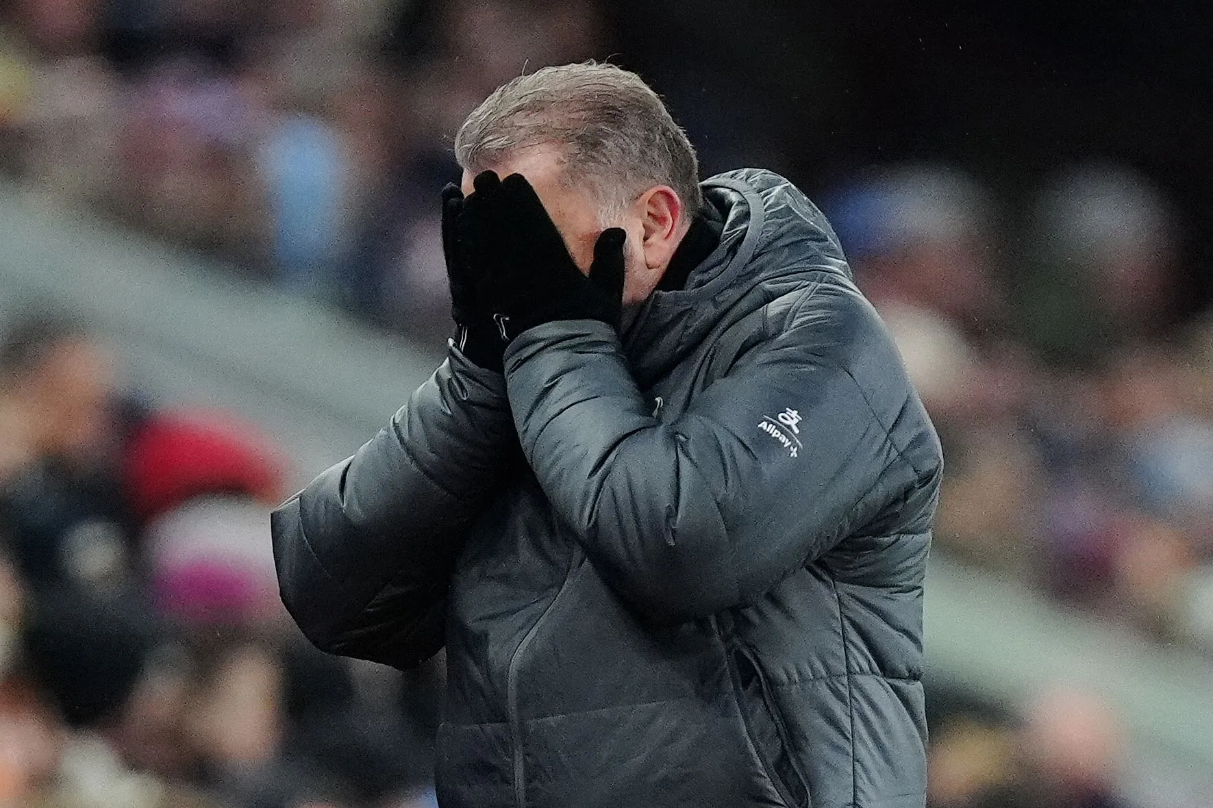 Coach van Tottenham verdedigt spelers ondanks dubbele bekeruitschakeling