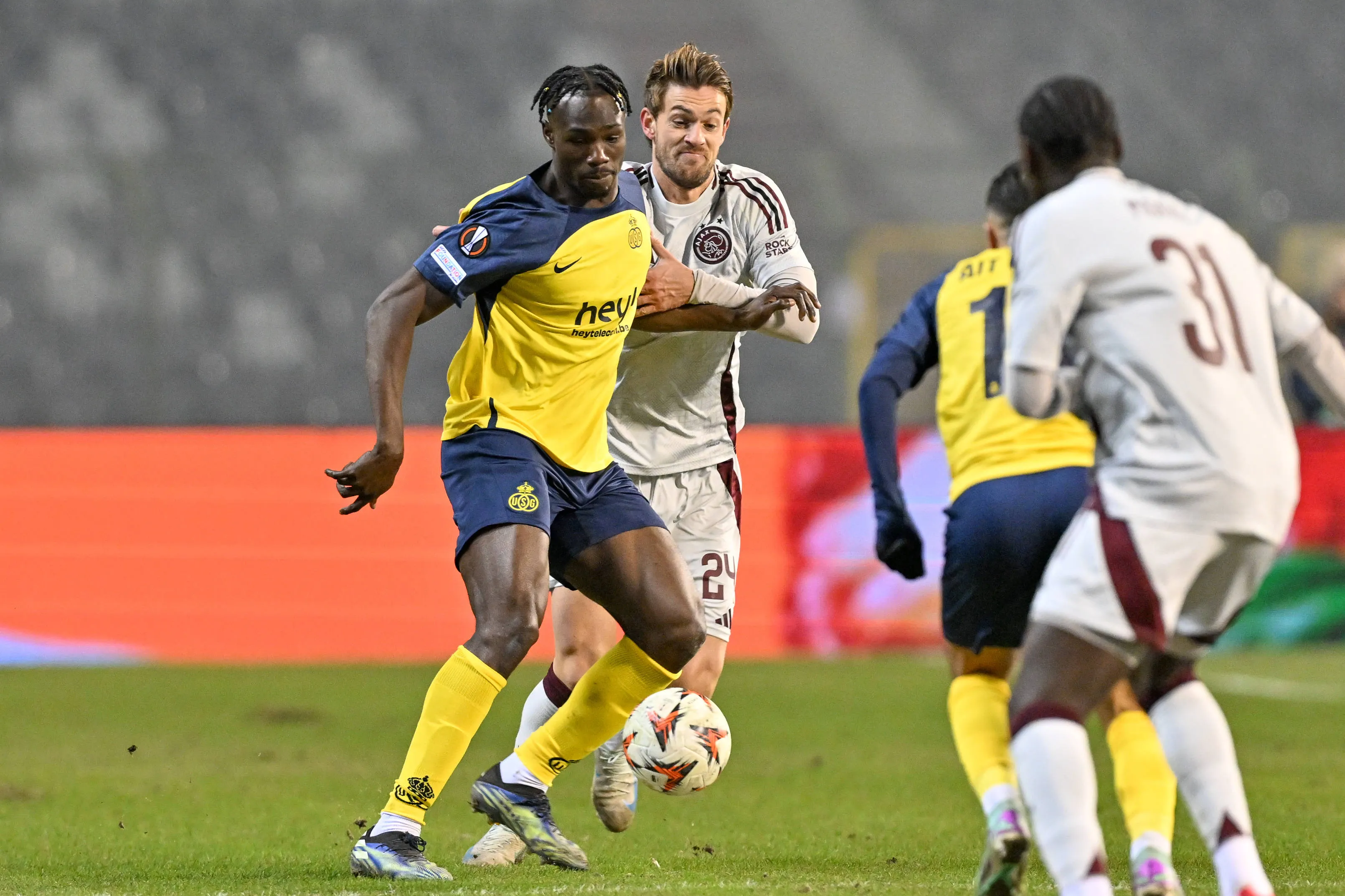 Ajax-verdediger Daniele Rugani valt uit met blessure: 'Komt sowieso door het veld'