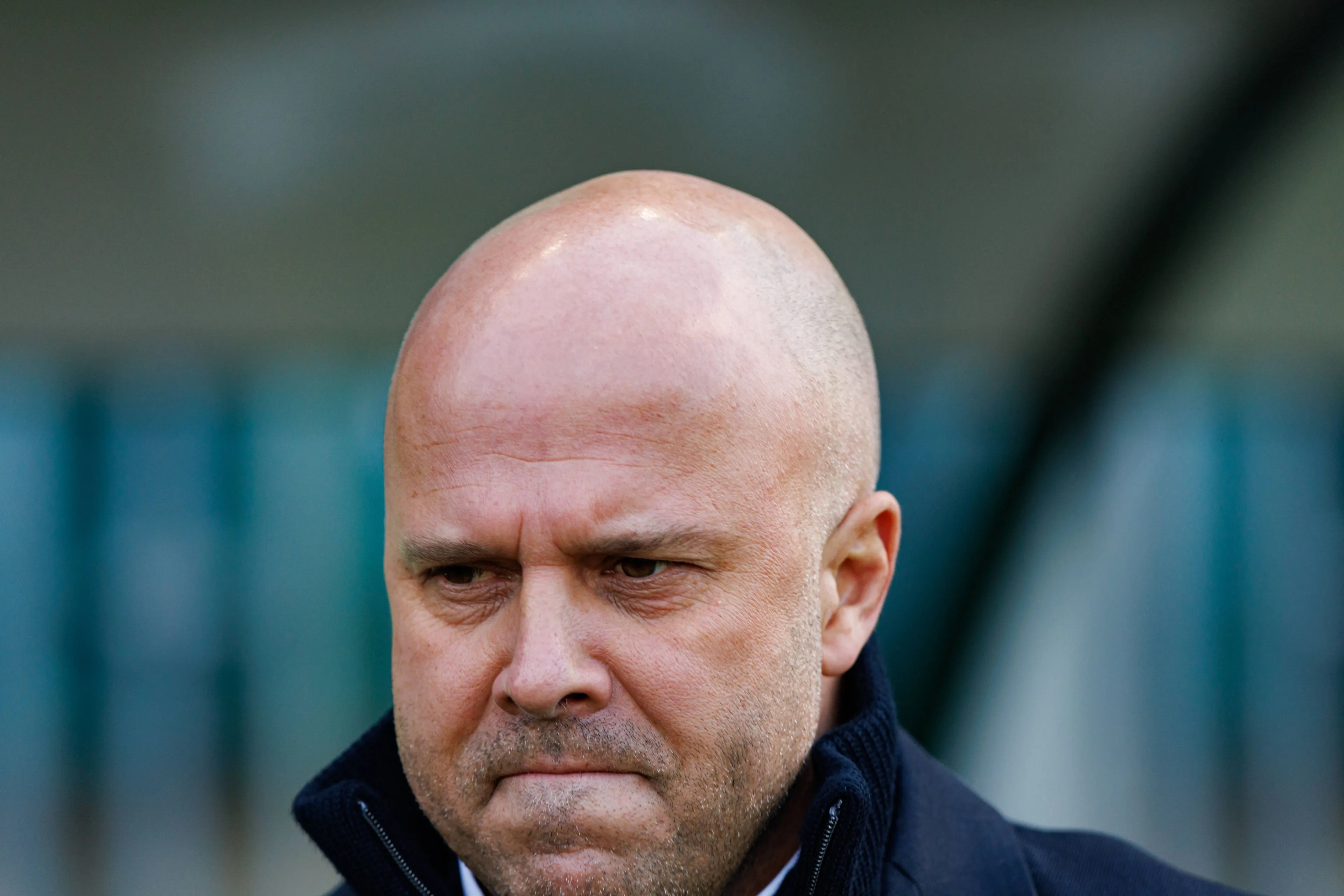 Arne Slot heeft spijt van rode kaart: 'Emoties kregen de overhand'