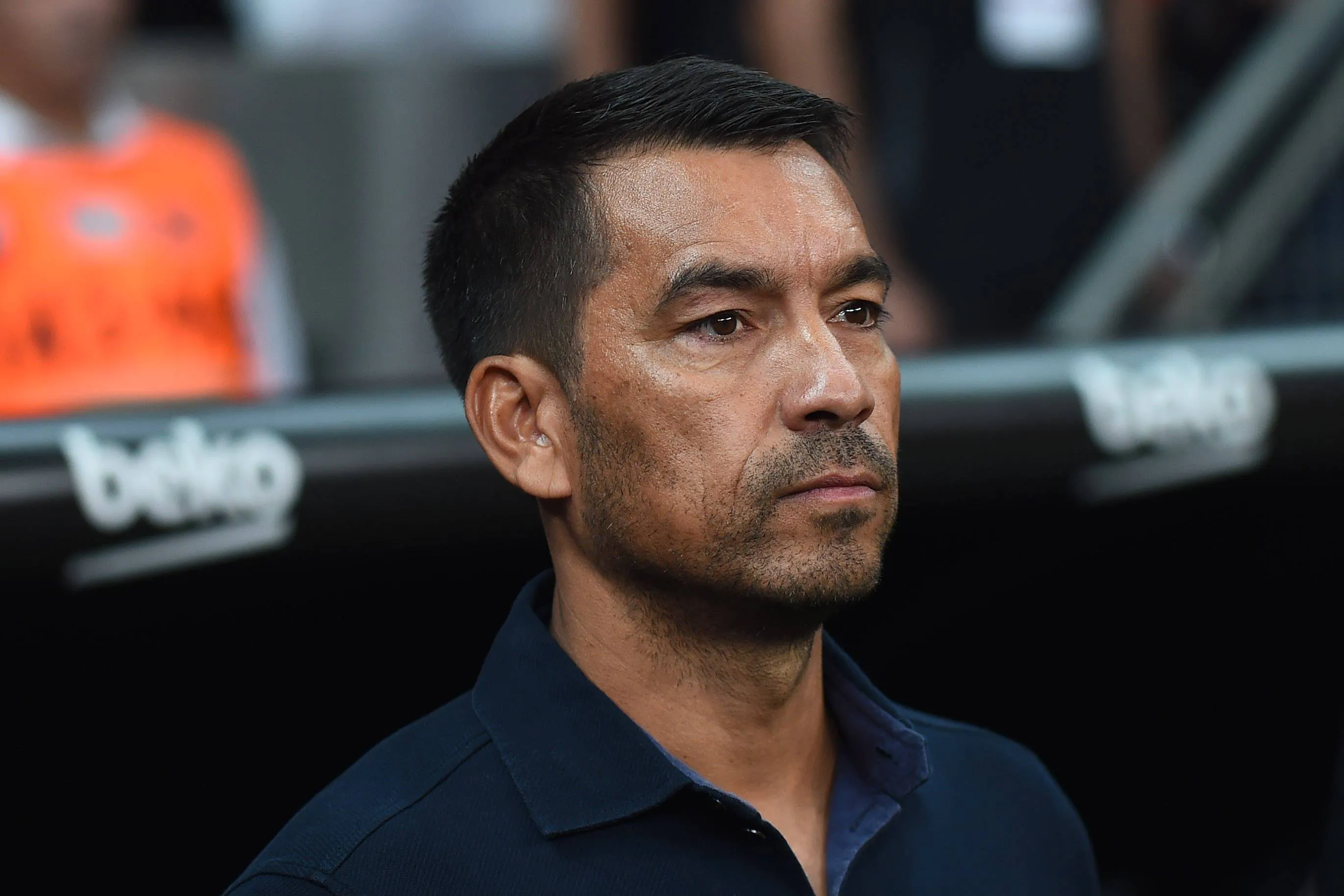 Opmerkelijke radiostilte vanaf Giovanni van Bronckhorst na overleg over topfunctie bij Feyenoord