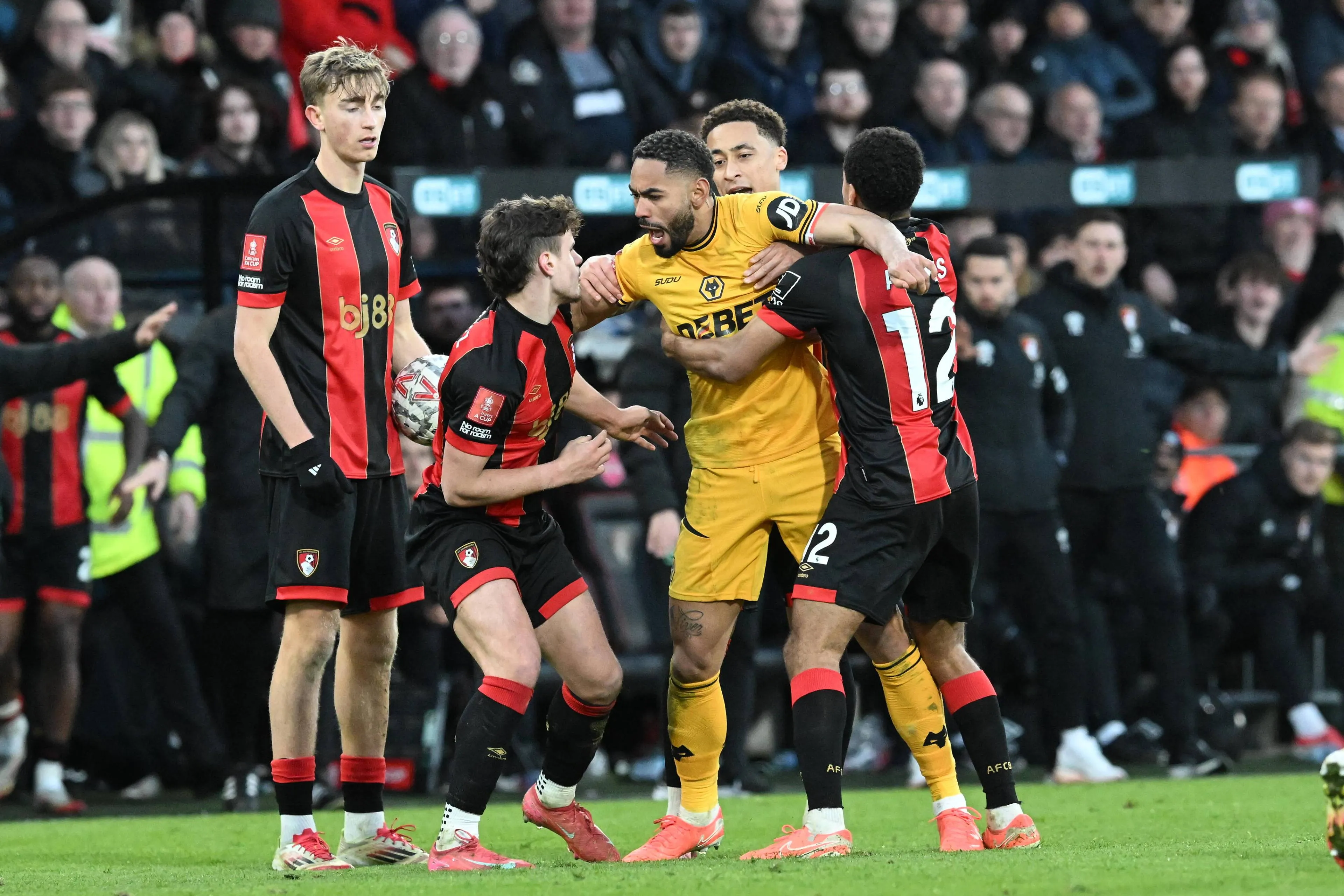 Premier League-heethoofd krijgt lange schorsing na ruzie met oud-AZ'er