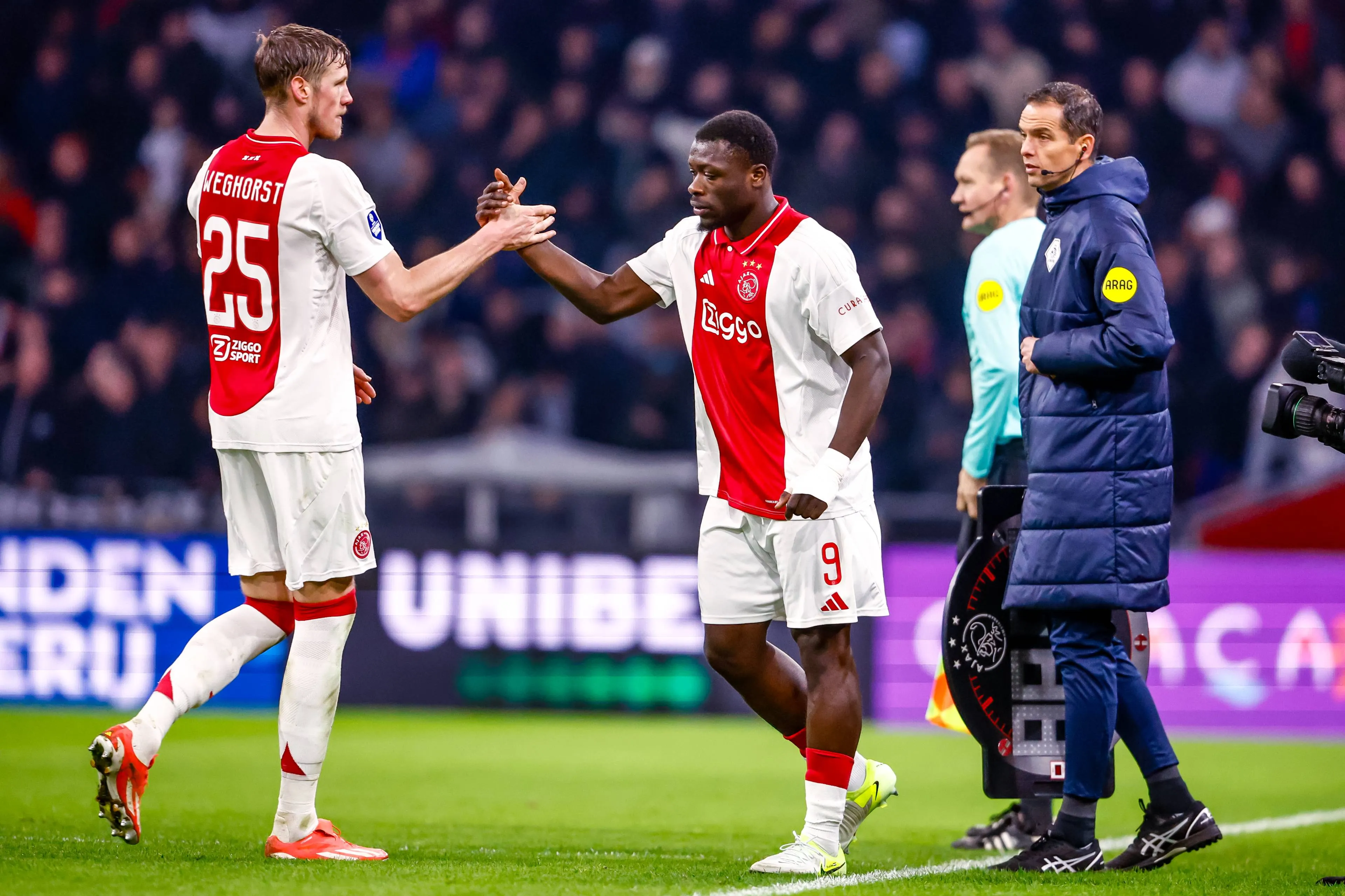 Analisten twijfelen over spitsendilemma in Amsterdam: 'Ajax wil graag verkopen denk ik'