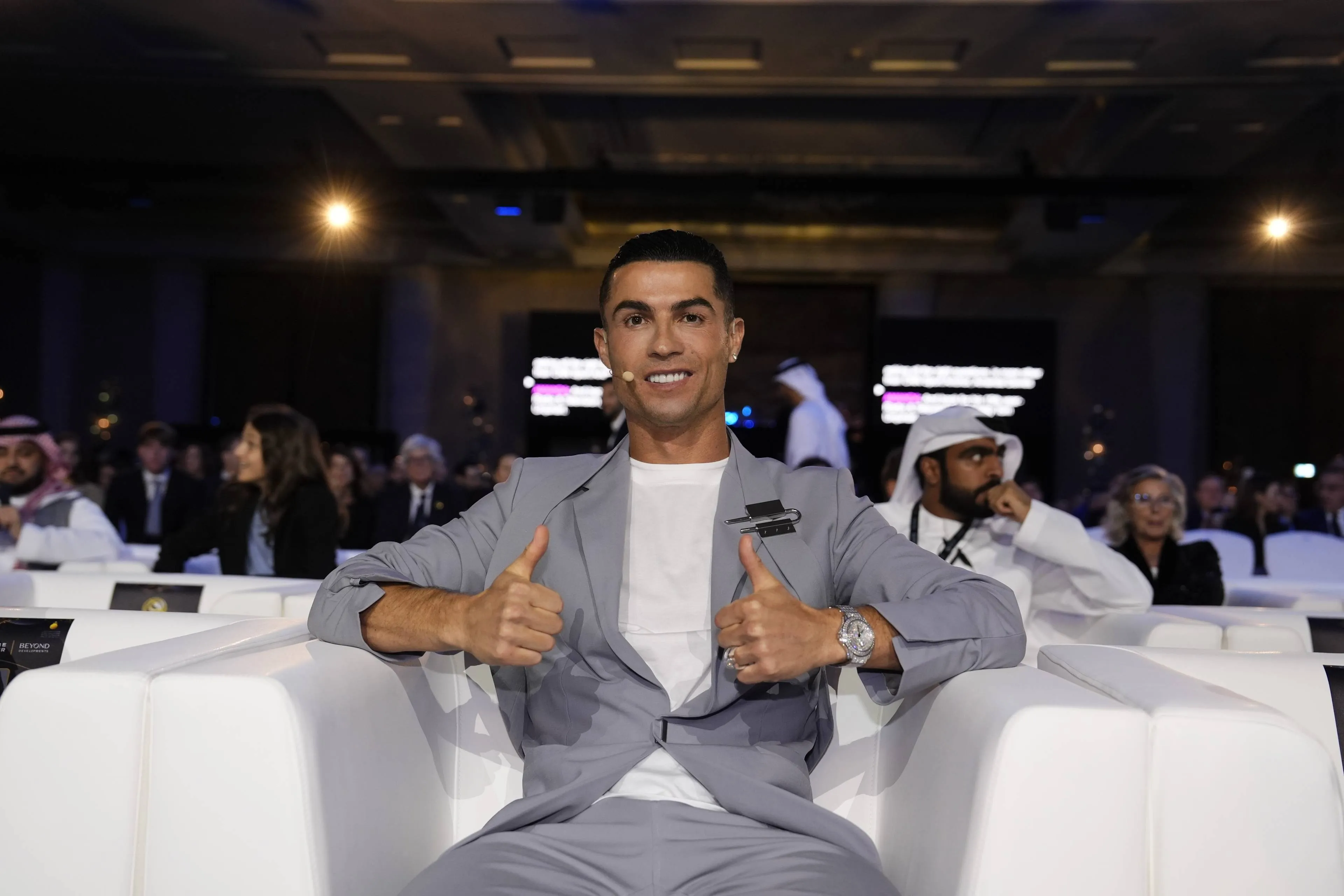 Cristiano Ronaldo begint aan opvallend project naast de voetballerij