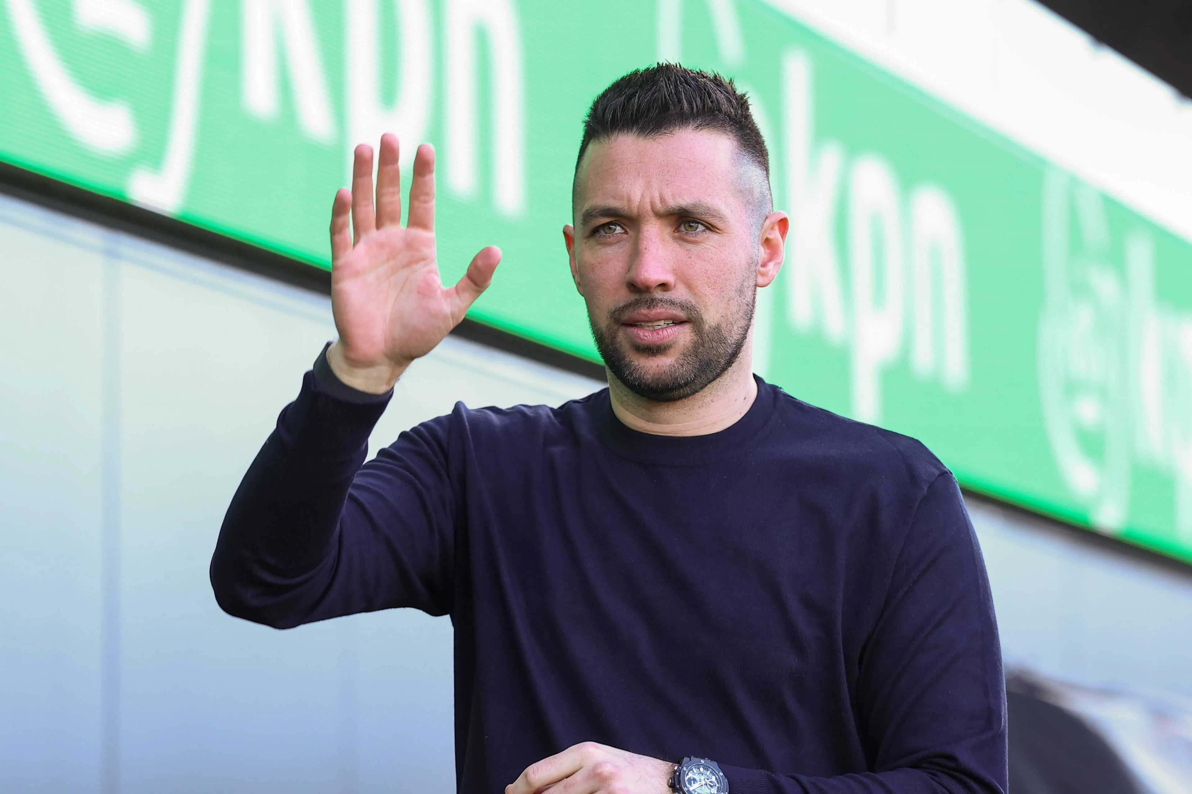 Vriend van Francesco Farioli zet een streep door transfergeruchten: 'Daar gaat hij echt niet heen'