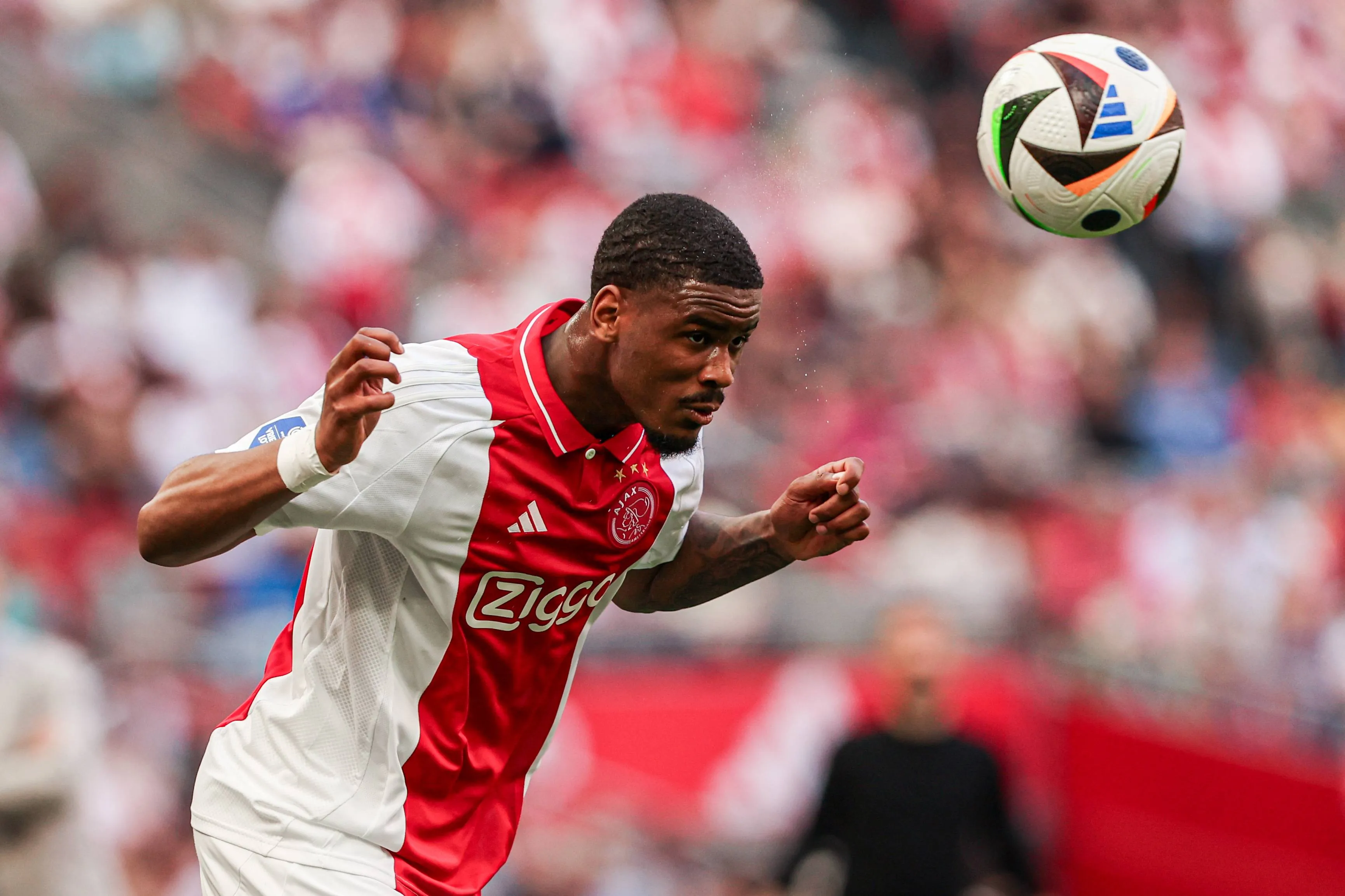 Ajax meldt zich voor opvolger van Jorrel Hato