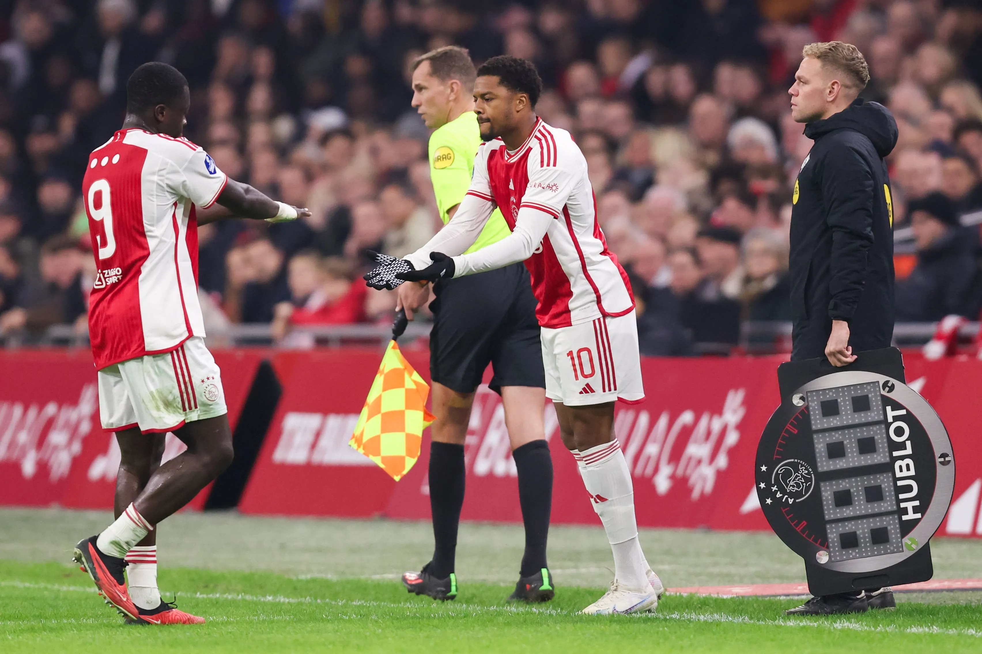 Enorme wending in transfer rondom Ajax-spits: 'Nieuwe club wil speler kapen'