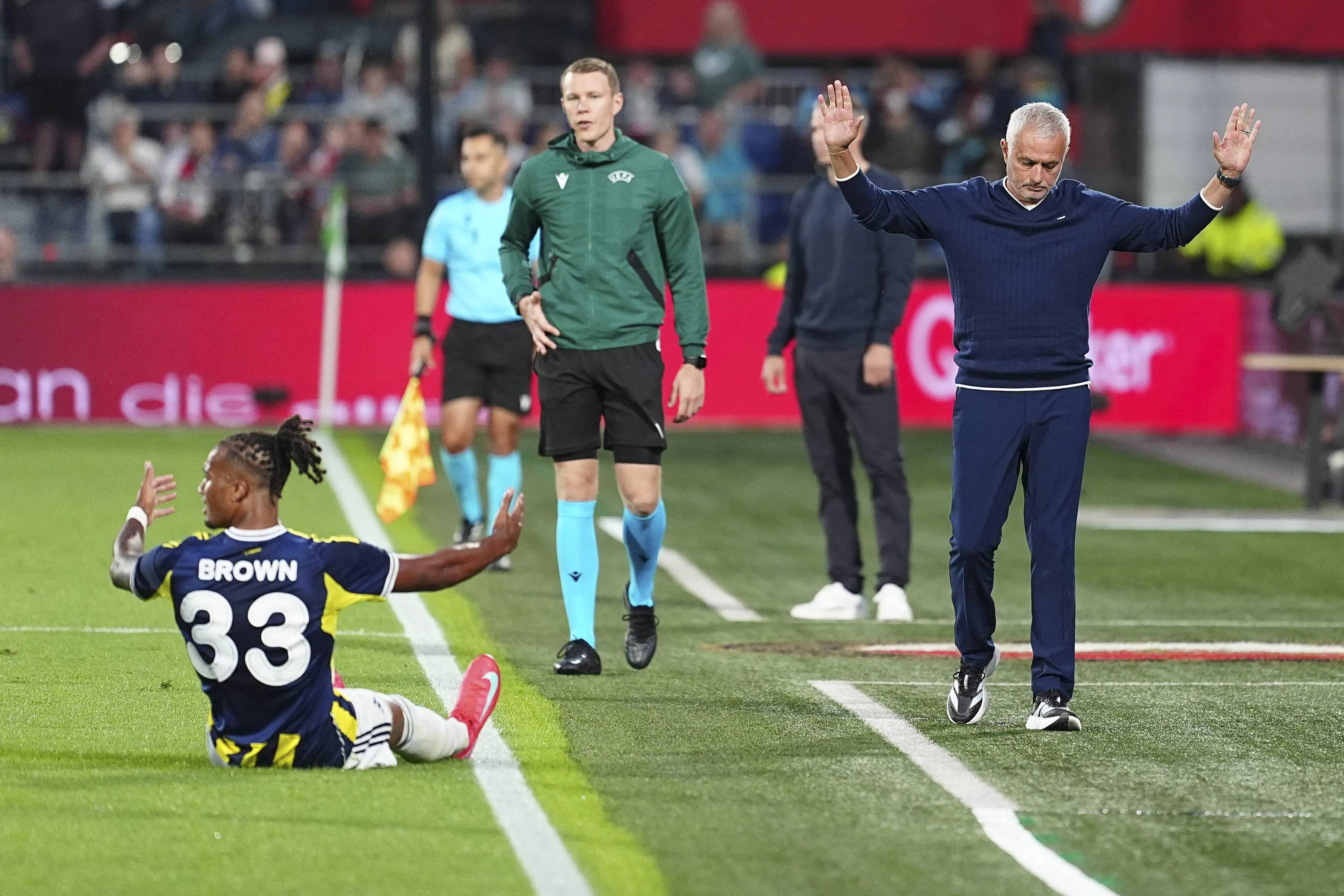 Turkse media woest na overwinning Feyenoord: 'Schandalig'