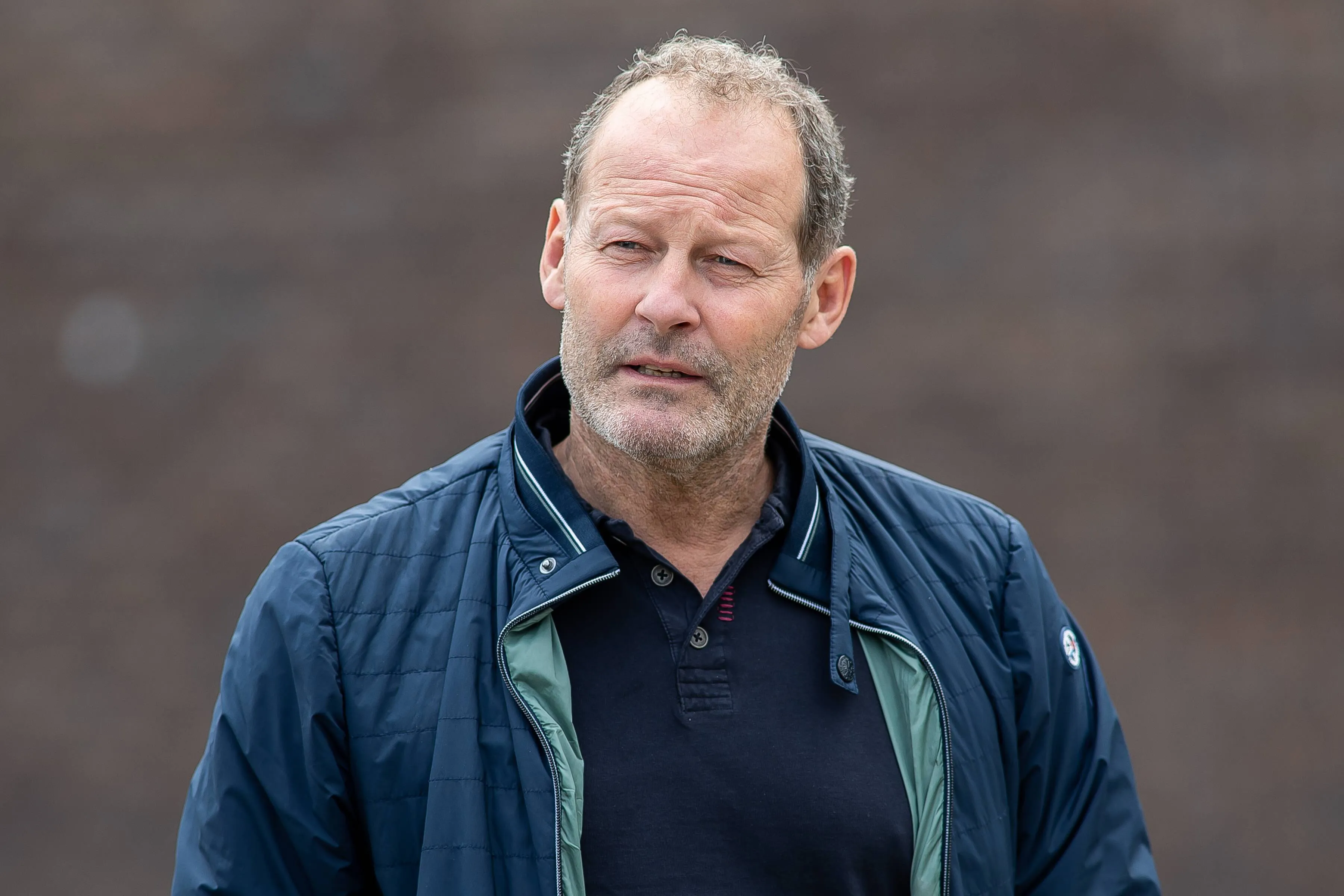 Ajax en Danny Blind lijnrecht tegenover elkaar na verkoop Brian Brobbey
