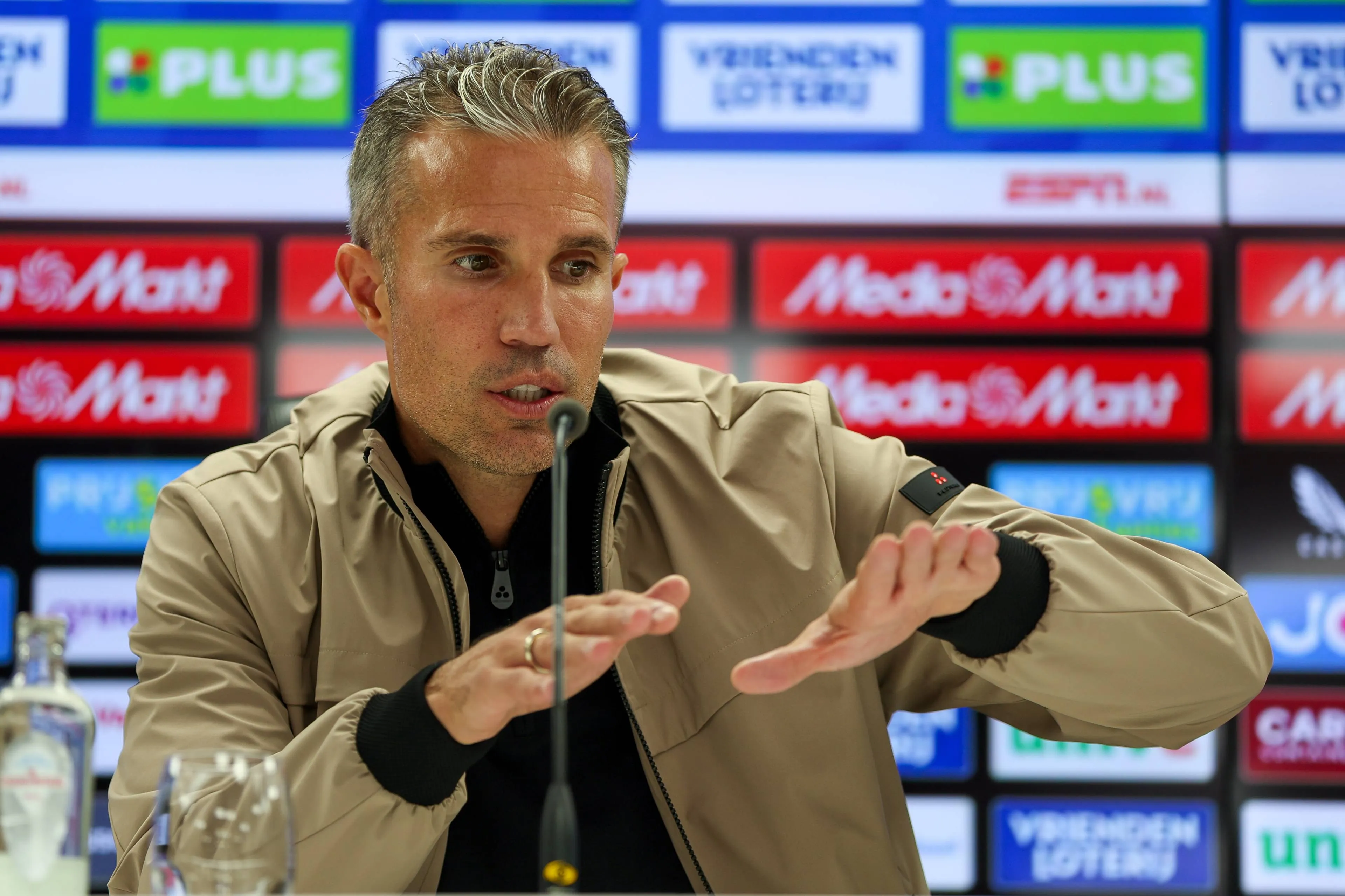 Vermoedelijke opstelling Feyenoord: Robin van Persie grijpt in na wedstrijd tegen Fortuna