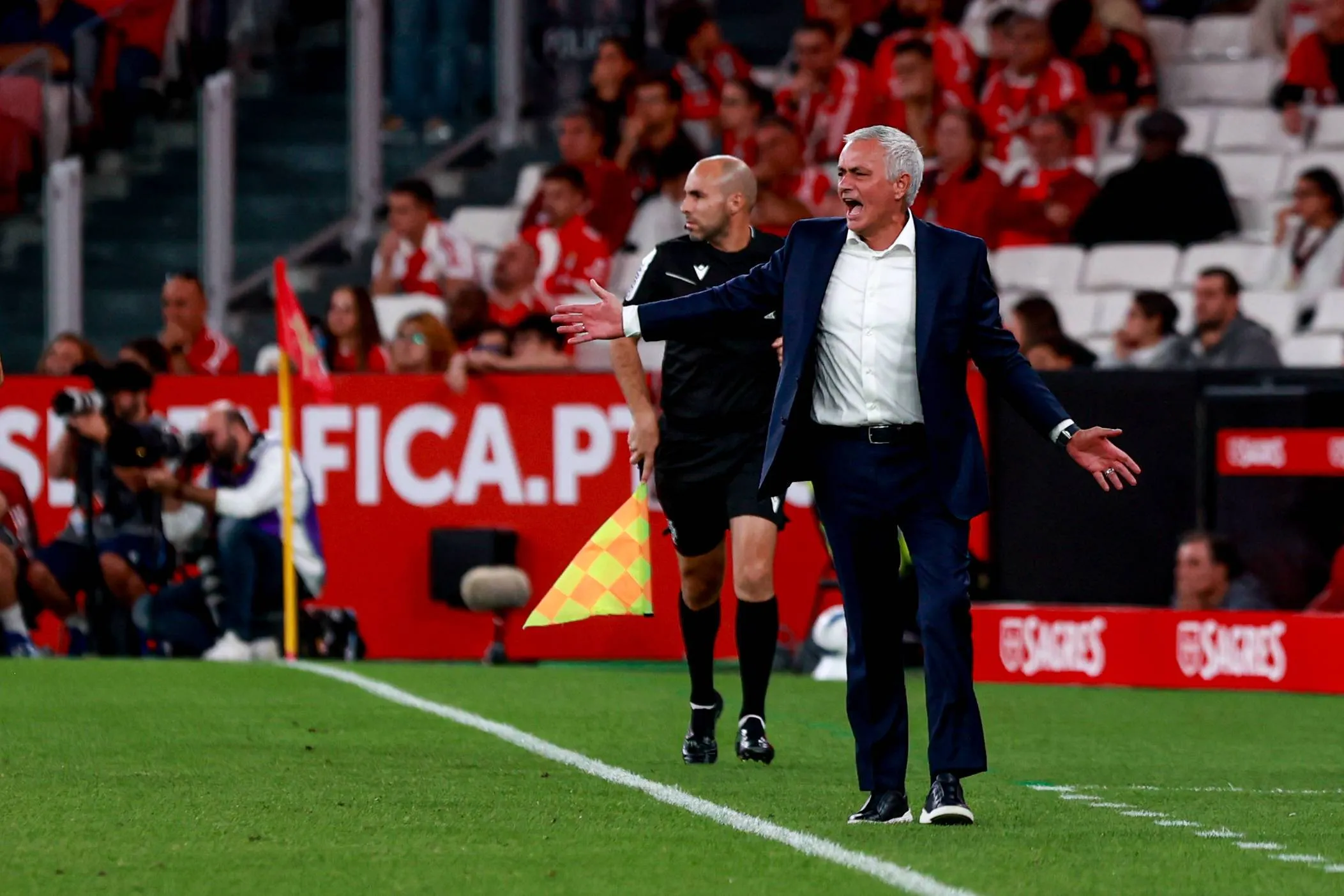 Ouderwetse klaagzang van José Mourinho: 'Het is hartstikke oneerlijk, maar we moeten het ermee doen'