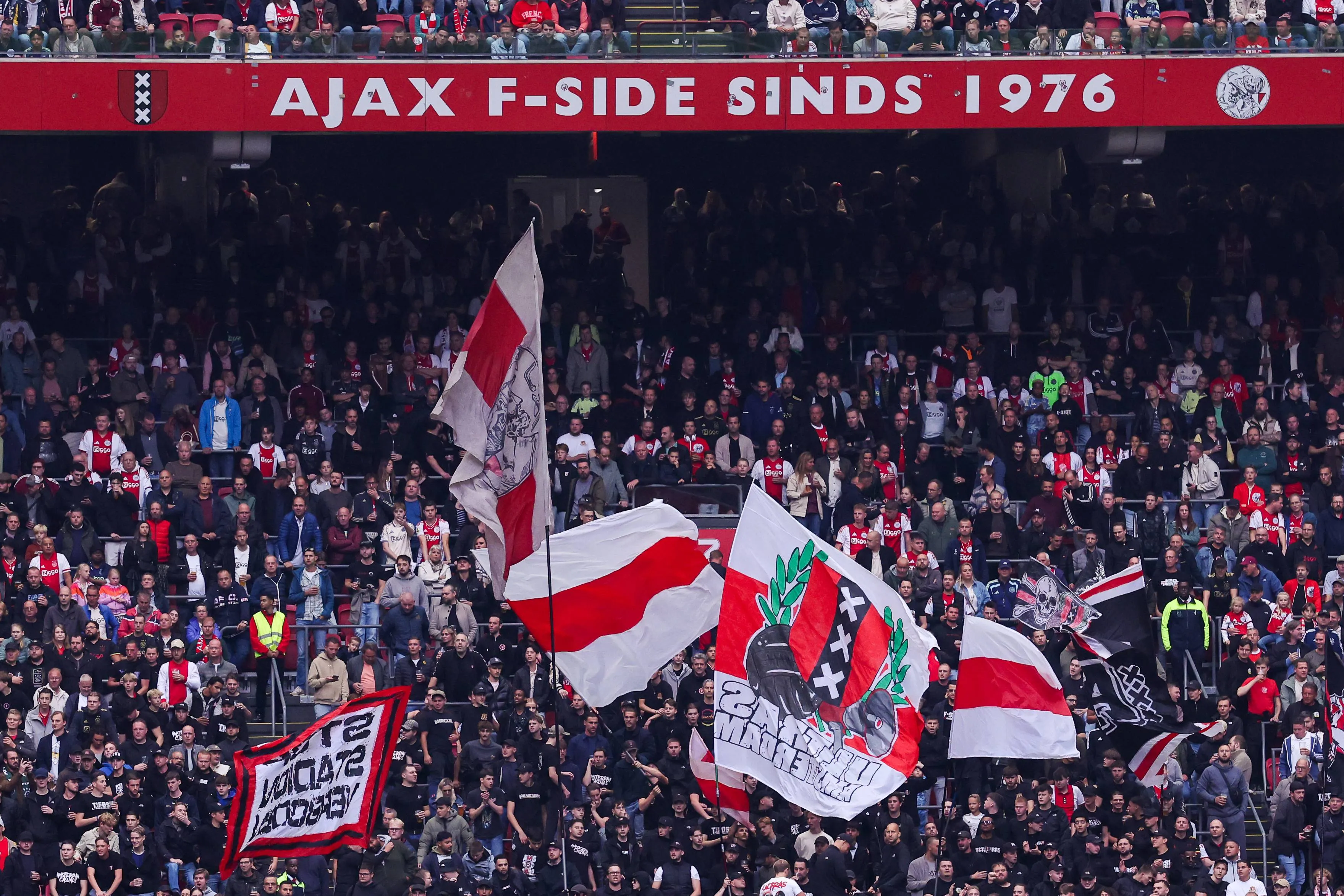 Supportersclub van Ajax luidt de noodklok en komt met harde eis: 'Per direct...'