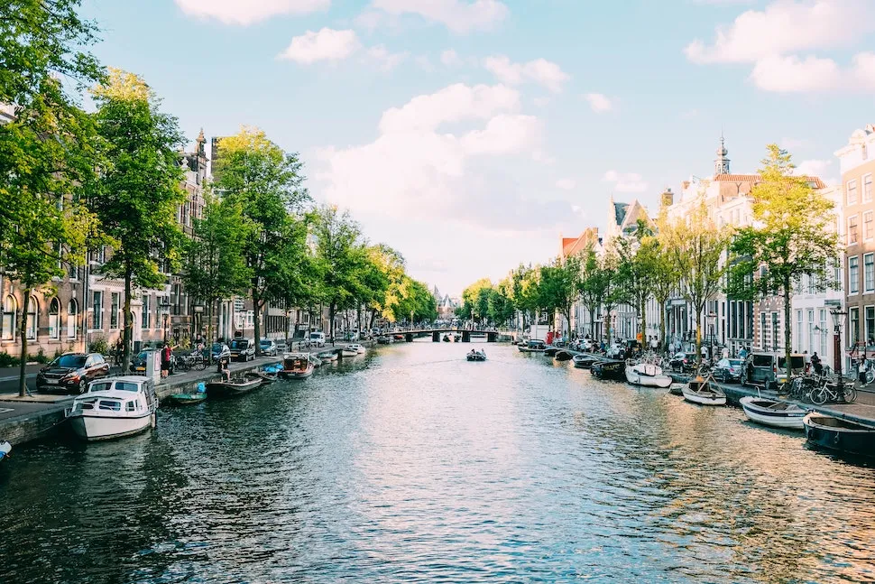 Shoppen maar! Dit zijn 5 leuke vintage winkels in Amsterdam