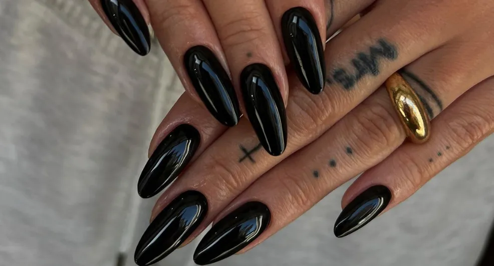 black nails theory