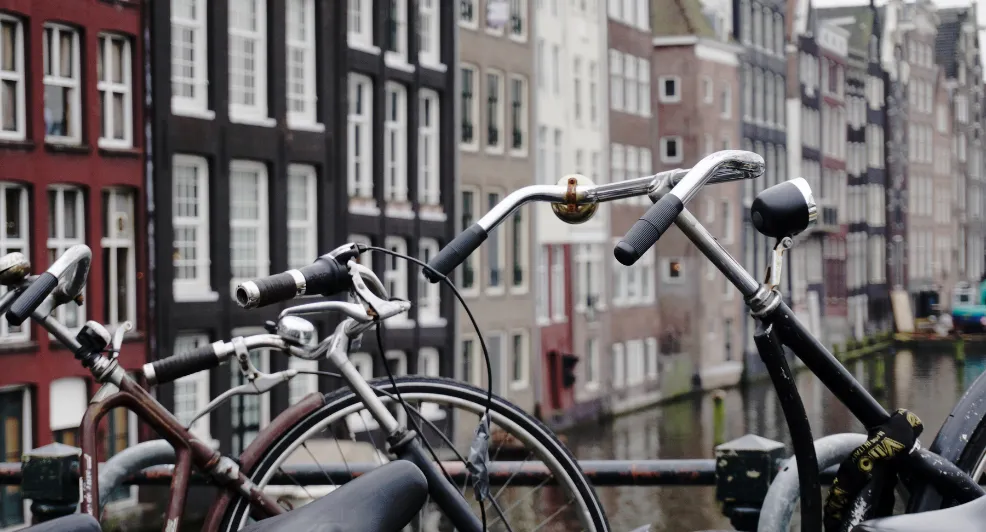 3 tips om te voorkomen dat je zeiknat geregend wordt op de fiets
