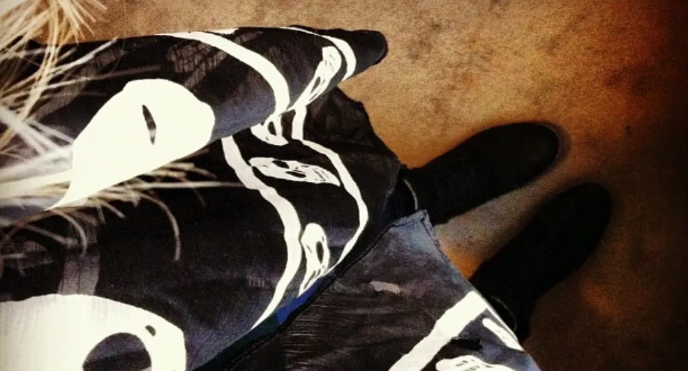 Oh nee: maakt de skull scarf uit de 00's een comeback?