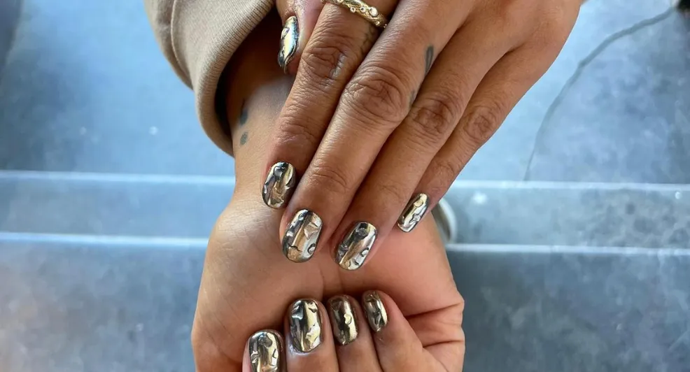 Korte nagels? Deze trends gaan we op heel veel handen spotten