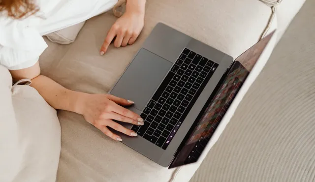Hoofdpijn door je computerscherm? Dit is hoe je dat kan voorkomen