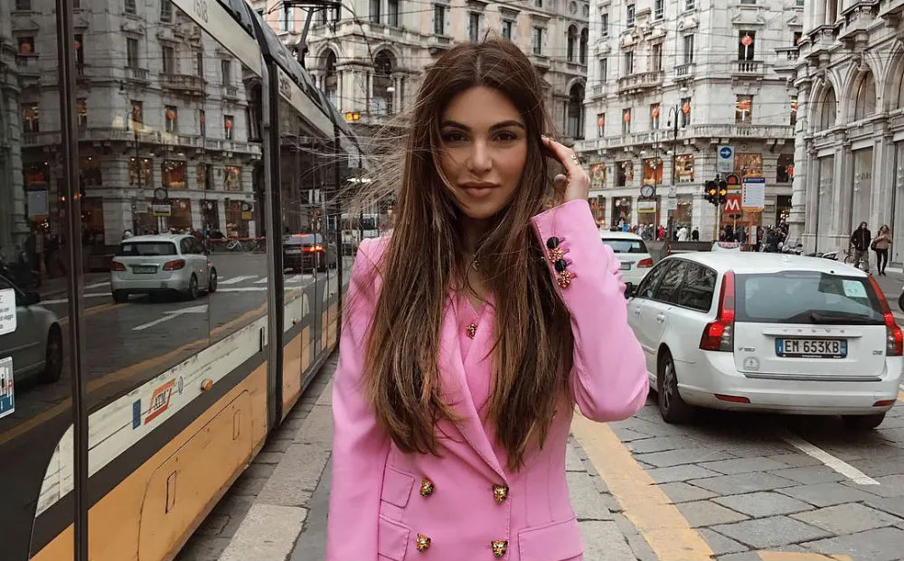 De stijlvolle looks van Negin Mirsalehi onder de loep