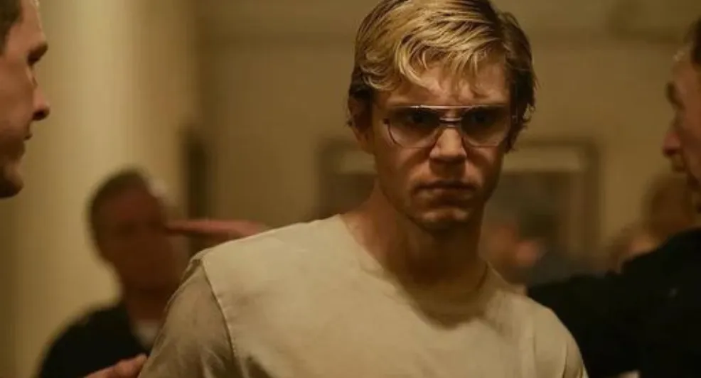 The Watcher en Jeffrey Dahmer-serie in een ruk uitgekeken? Netflix komt met goed nieuws