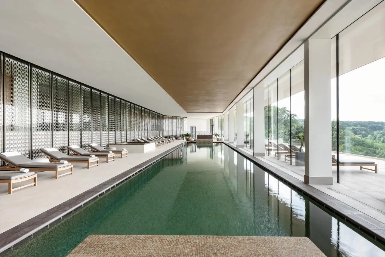 Dit champagne hotel is perfect als je hart pas gebroken is