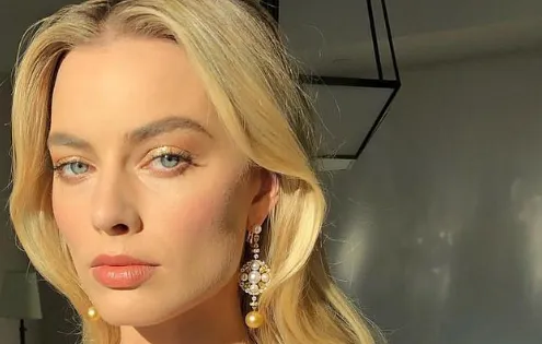 Zo ziet Margot Robbie's skincare routine er echt uit