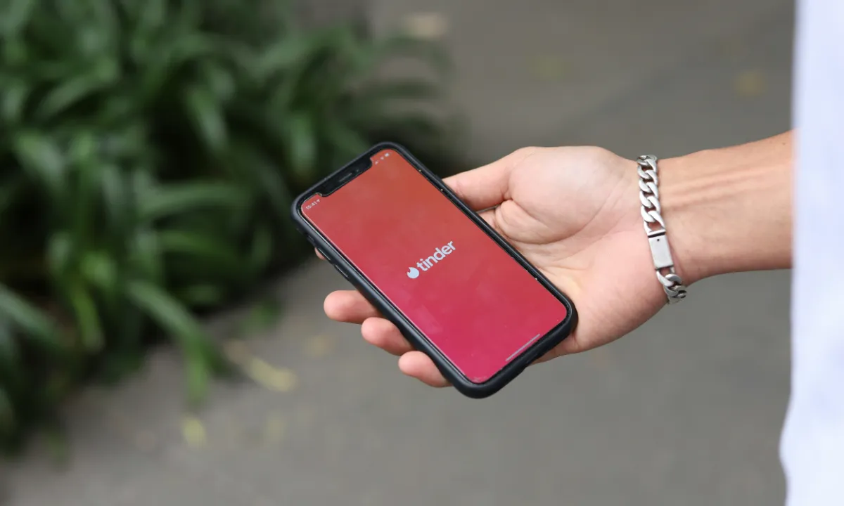 Tijd voor de liefde? Zó zorg jij ervoor dat je datingprofiel on point is
