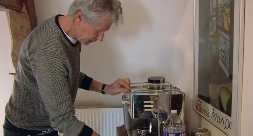 Joop uit B&B Vol Liefde lanceert eigen koffiemerk: Joop's Roast