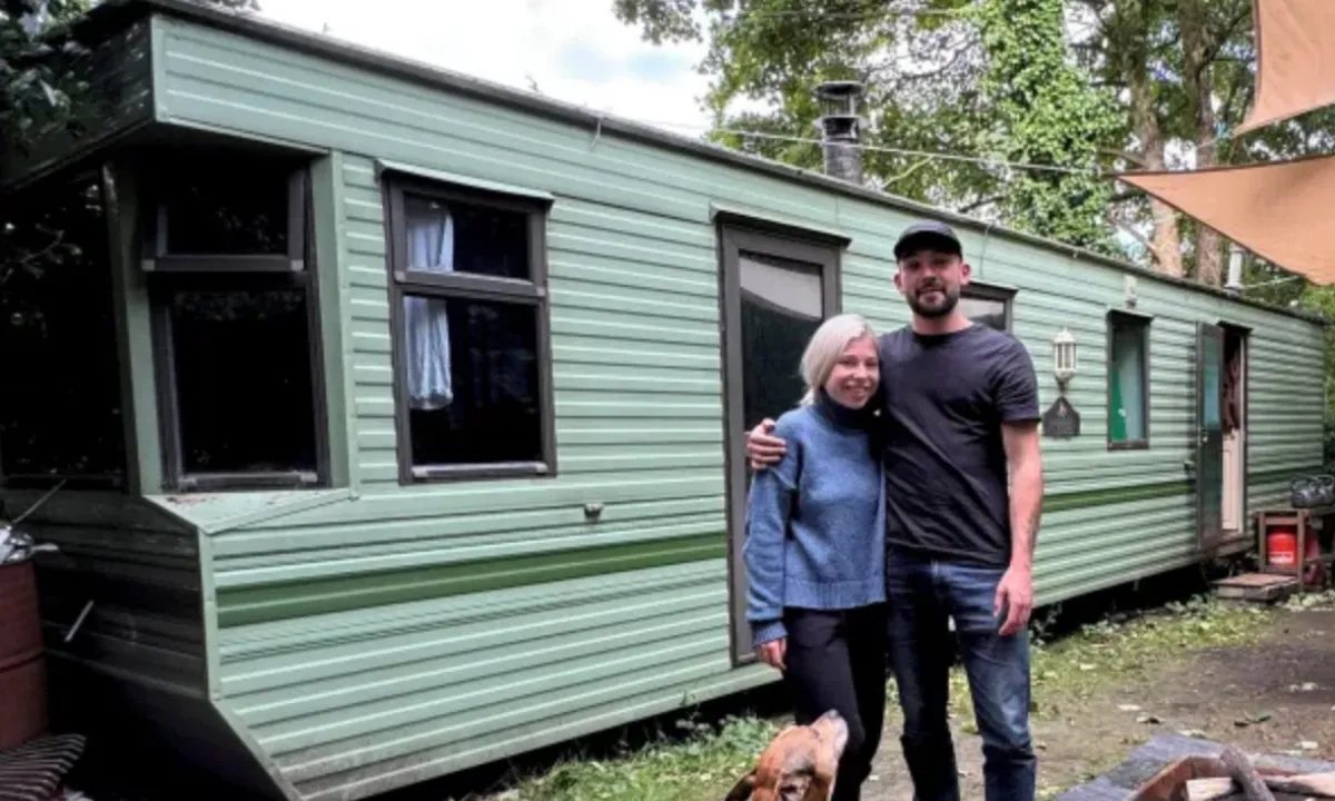 Stel kocht stacaravan om in te wonen en bespaarde €16.000 per jaar