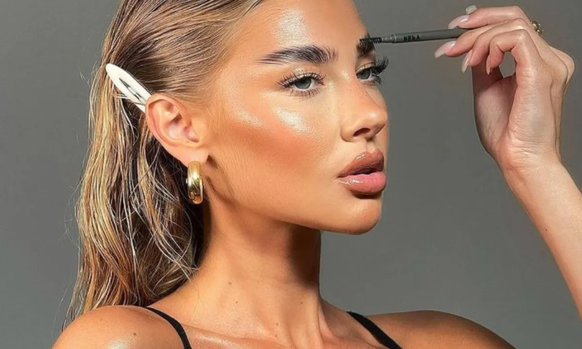Blonzing: zo gebruik je de nieuwste bronzer en blush trend van deze winter