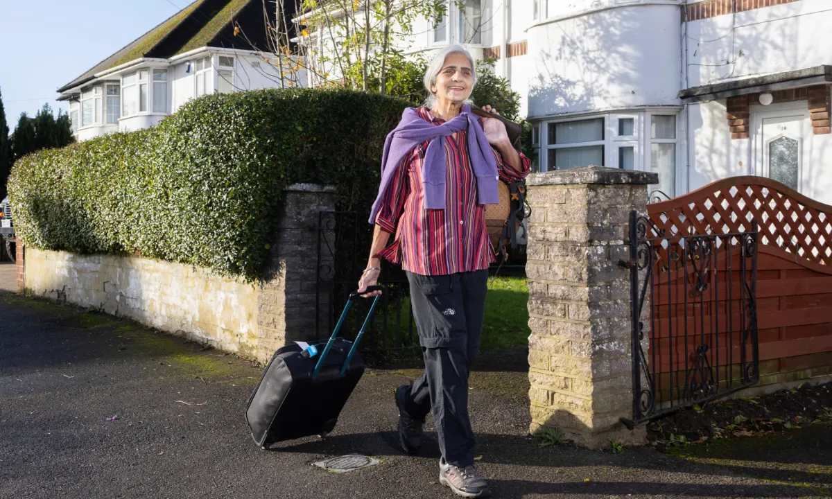 Bally (74): "Ik heb mijn baan opgezegd en reis nu de hele wereld over"