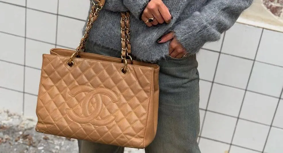 Nooit meer stress onderweg: deze 6 tas-essentials helpen je de dag door