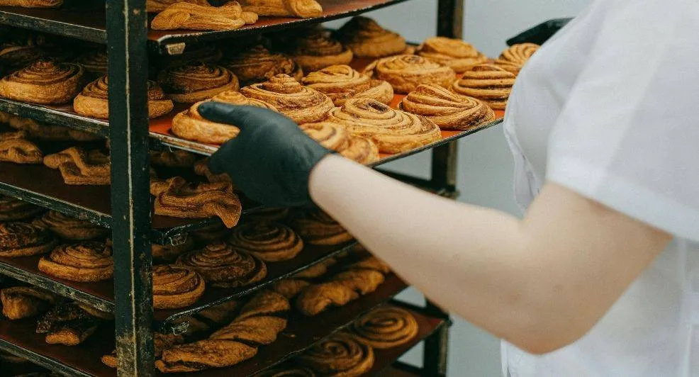 Déze cinnamon rolls uit Amsterdam móet je geproefd hebben