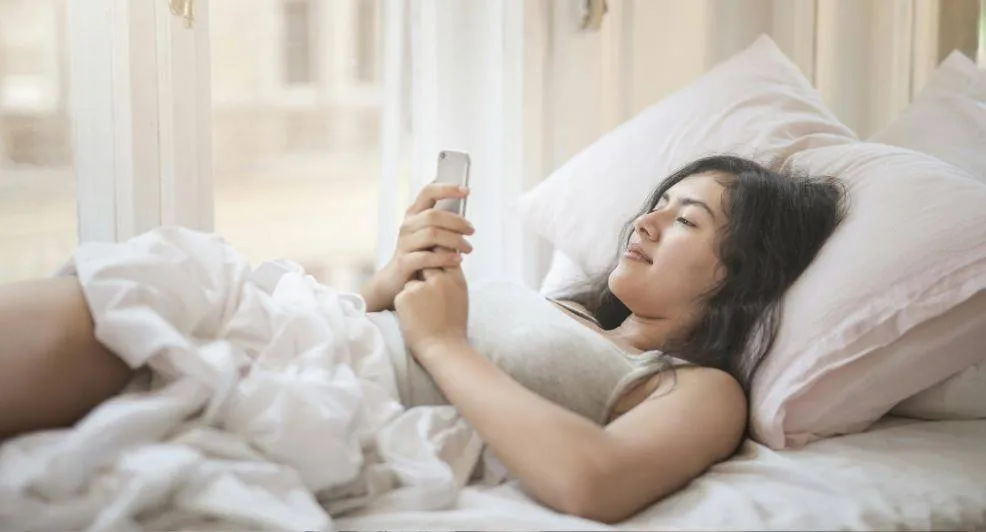 Nora (27) probeerde intermittent digital fasting - en dít gebeurde er