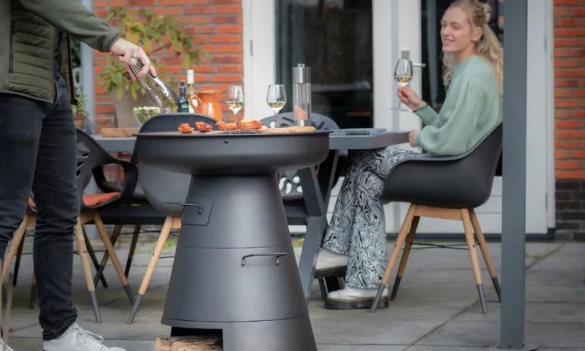 vuurkorf met bakplaat en grill